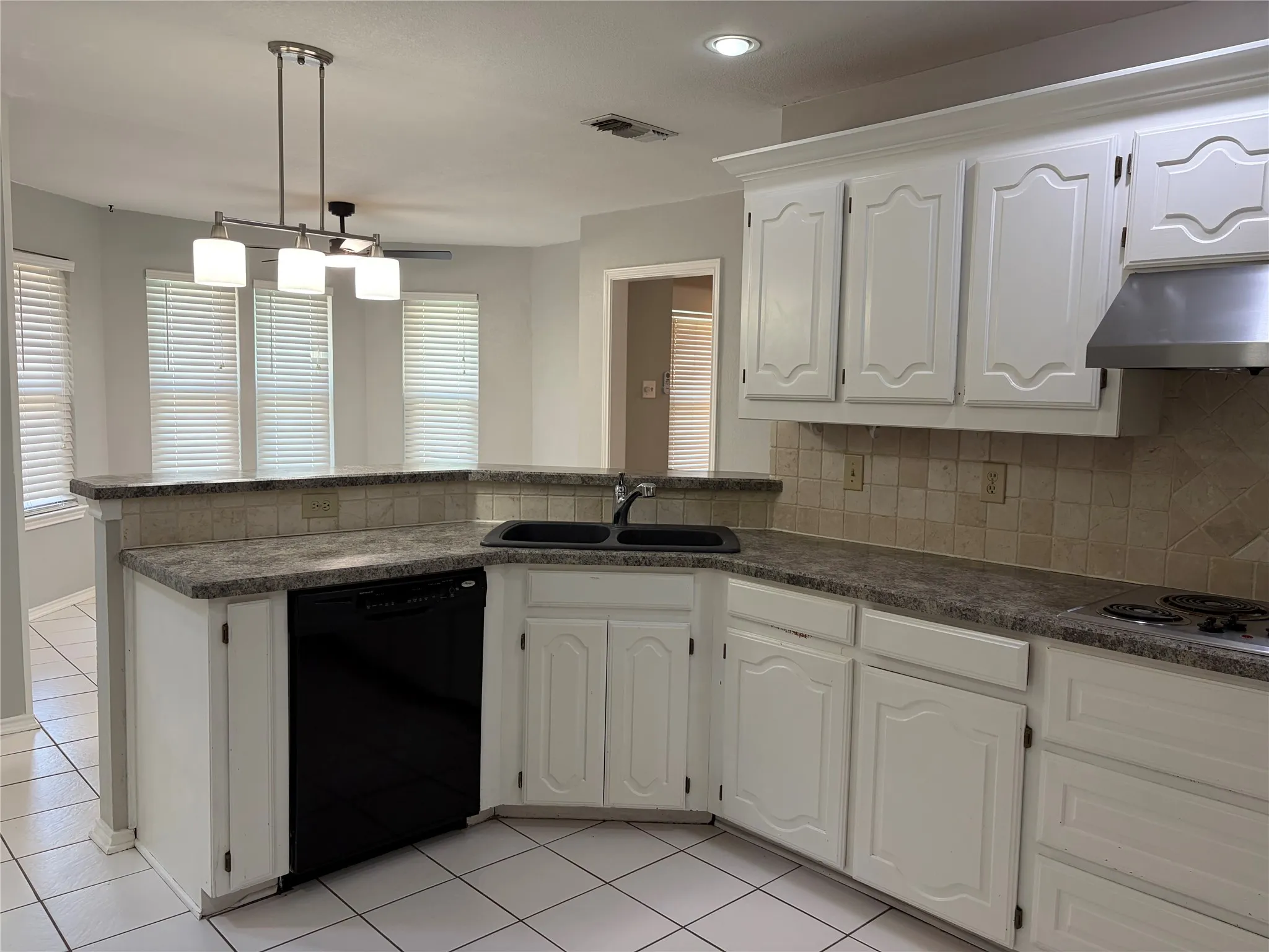 Single Family Residence For Rent in Denton County , 1911 Buffalo Bend Drive, Lewisville, Texas 75067, 4 Bedroom, 3 Bathroom, 2 Garage spaces, 2,473 Sqft, built in 1987, mls#21386441, Real Estate Agent in Lewisville, Homes For Rent in Denton county, Homes For Rent in Lewisville, Realtor in Lewisville Texas, Real Estate Brokerage Independent Realty Texas, Luminita Cordes Realtor