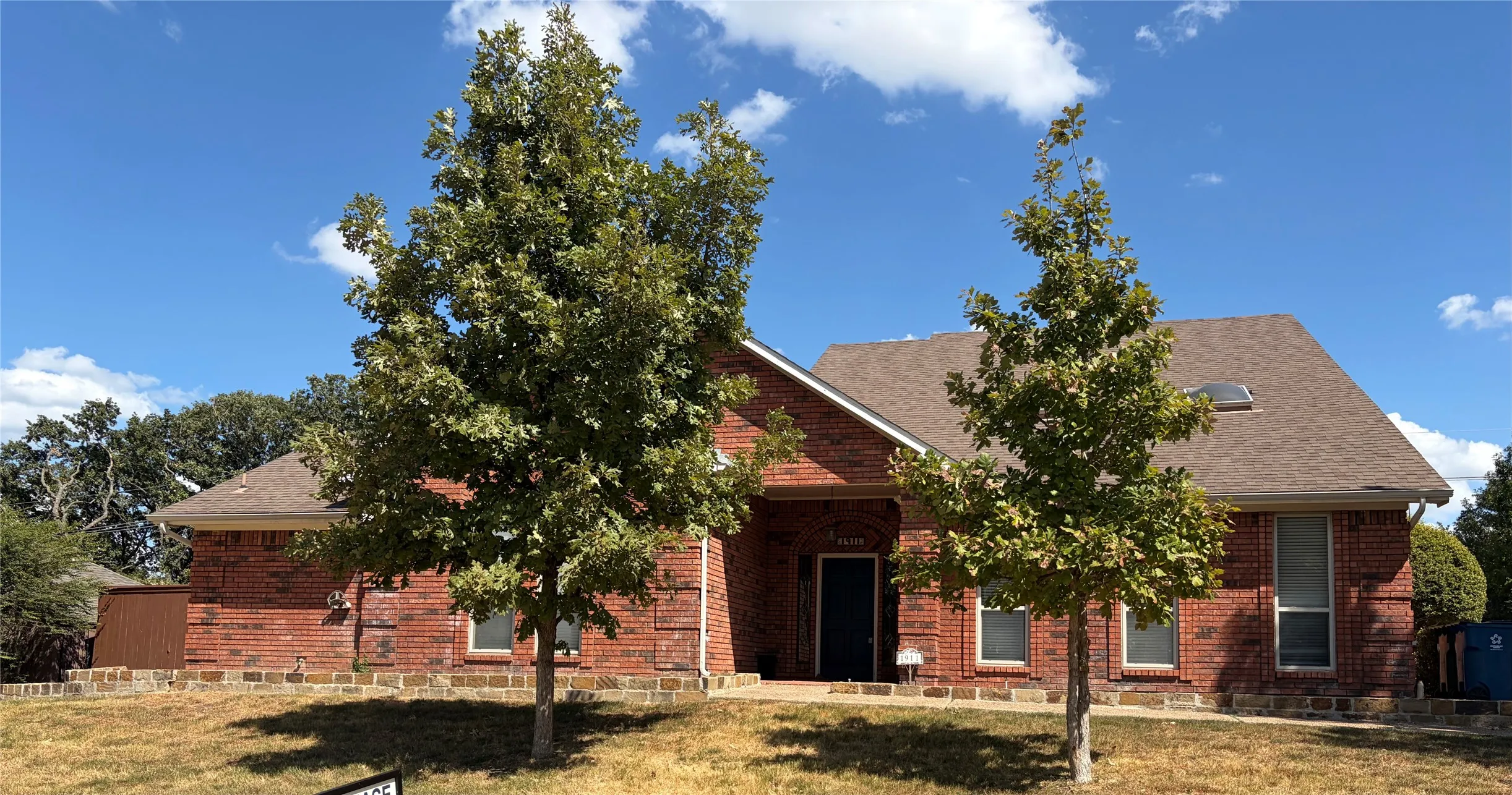 Single Family Residence For Rent in Denton County , 1911 Buffalo Bend Drive, Lewisville, Texas 75067, 4 Bedroom, 3 Bathroom, 2 Garage spaces, 2,473 Sqft, built in 1987, mls#21386441, Real Estate Agent in Lewisville, Homes For Rent in Denton county, Homes For Rent in Lewisville, Realtor in Lewisville Texas, Real Estate Brokerage Independent Realty Texas, Luminita Cordes Realtor
