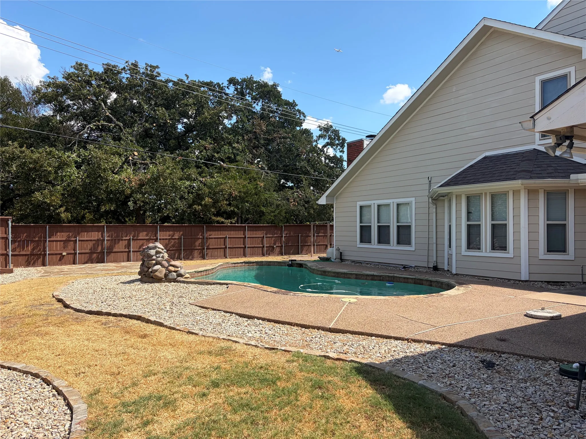 Single Family Residence For Rent in Denton County , 1911 Buffalo Bend Drive, Lewisville, Texas 75067, 4 Bedroom, 3 Bathroom, 2 Garage spaces, 2,473 Sqft, built in 1987, mls#21386441, Real Estate Agent in Lewisville, Homes For Rent in Denton county, Homes For Rent in Lewisville, Realtor in Lewisville Texas, Real Estate Brokerage Independent Realty Texas, Luminita Cordes Realtor