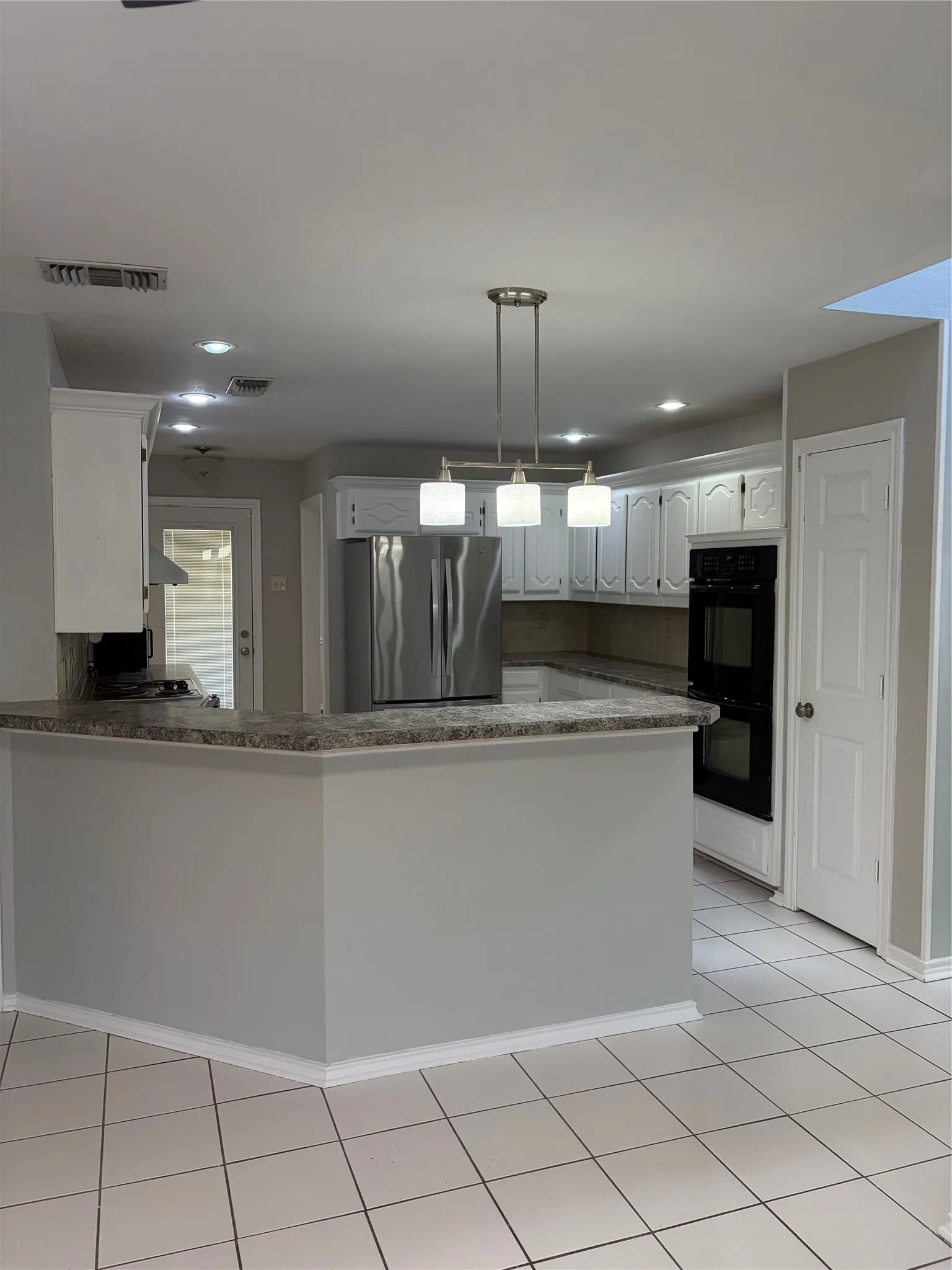 Single Family Residence For Rent in Denton County , 1911 Buffalo Bend Drive, Lewisville, Texas 75067, 4 Bedroom, 3 Bathroom, 2 Garage spaces, 2,473 Sqft, built in 1987, mls#21386441, Real Estate Agent in Lewisville, Homes For Rent in Denton county, Homes For Rent in Lewisville, Realtor in Lewisville Texas, Real Estate Brokerage Independent Realty Texas, Luminita Cordes Realtor