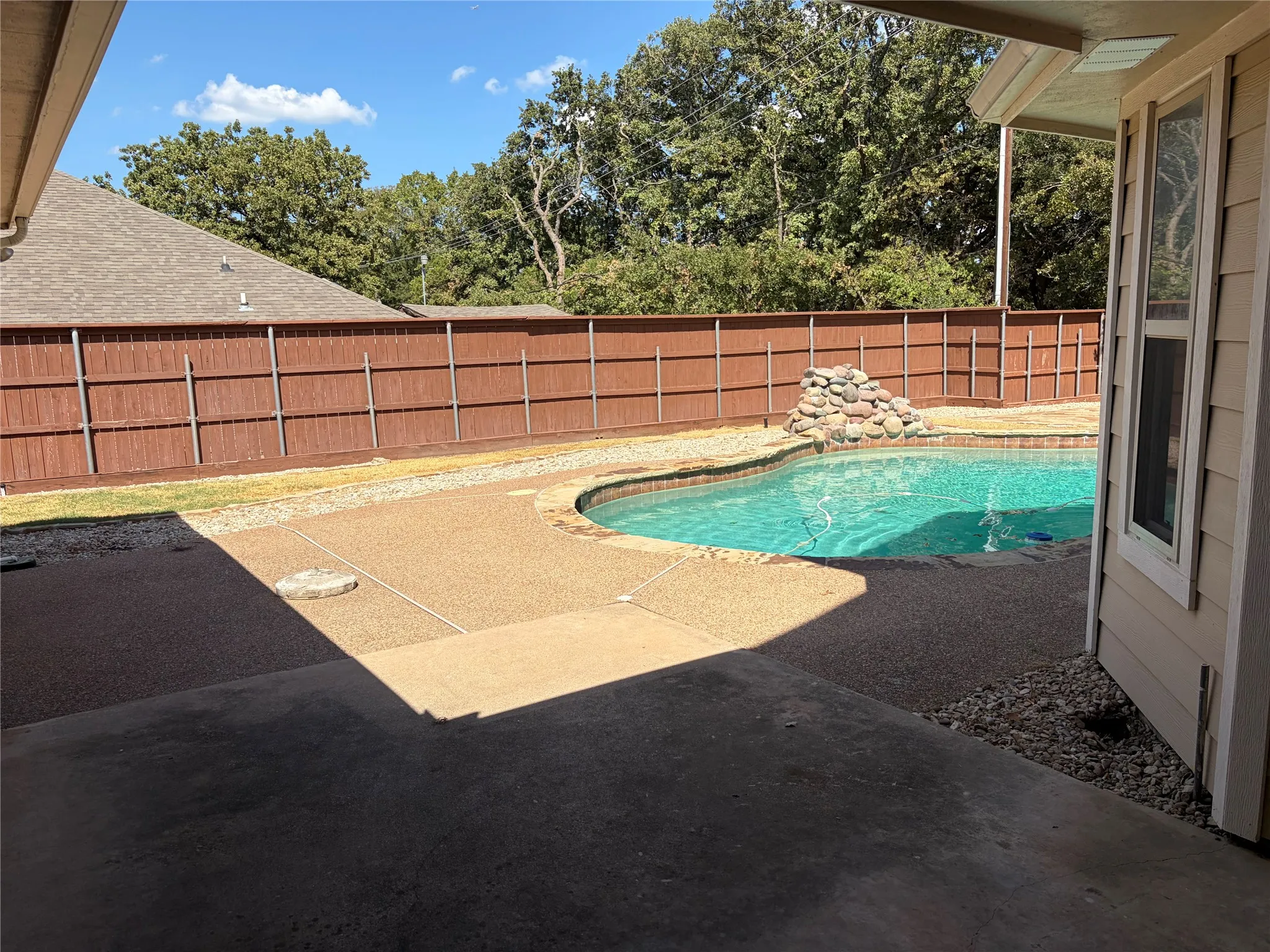 Single Family Residence For Rent in Denton County , 1911 Buffalo Bend Drive, Lewisville, Texas 75067, 4 Bedroom, 3 Bathroom, 2 Garage spaces, 2,473 Sqft, built in 1987, mls#21386441, Real Estate Agent in Lewisville, Homes For Rent in Denton county, Homes For Rent in Lewisville, Realtor in Lewisville Texas, Real Estate Brokerage Independent Realty Texas, Luminita Cordes Realtor