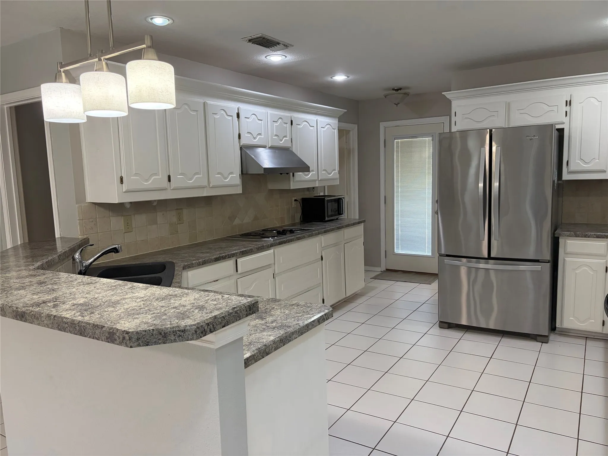 Single Family Residence For Rent in Denton County , 1911 Buffalo Bend Drive, Lewisville, Texas 75067, 4 Bedroom, 3 Bathroom, 2 Garage spaces, 2,473 Sqft, built in 1987, mls#21386441, Real Estate Agent in Lewisville, Homes For Rent in Denton county, Homes For Rent in Lewisville, Realtor in Lewisville Texas, Real Estate Brokerage Independent Realty Texas, Luminita Cordes Realtor