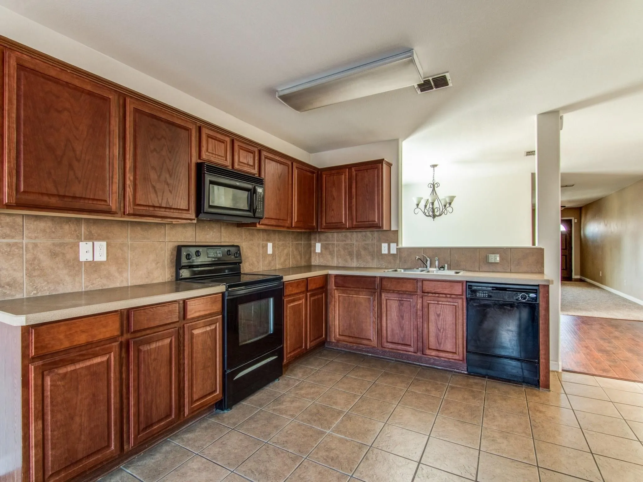 Single Family Residence For Rent in Collin County , 13120 Barbarosa Drive, Frisco, Texas 75035, 3 Bedroom, 2 Bathroom, 2 Garage spaces, 1,883 Sqft, built in 2005, mls#21386525, Real Estate Agent in Frisco, Homes For Rent in Collin county, Homes For Rent in Frisco, Realtor in Frisco Texas, Real Estate Brokerage Independent Realty Texas, Luminita Cordes Realtor
