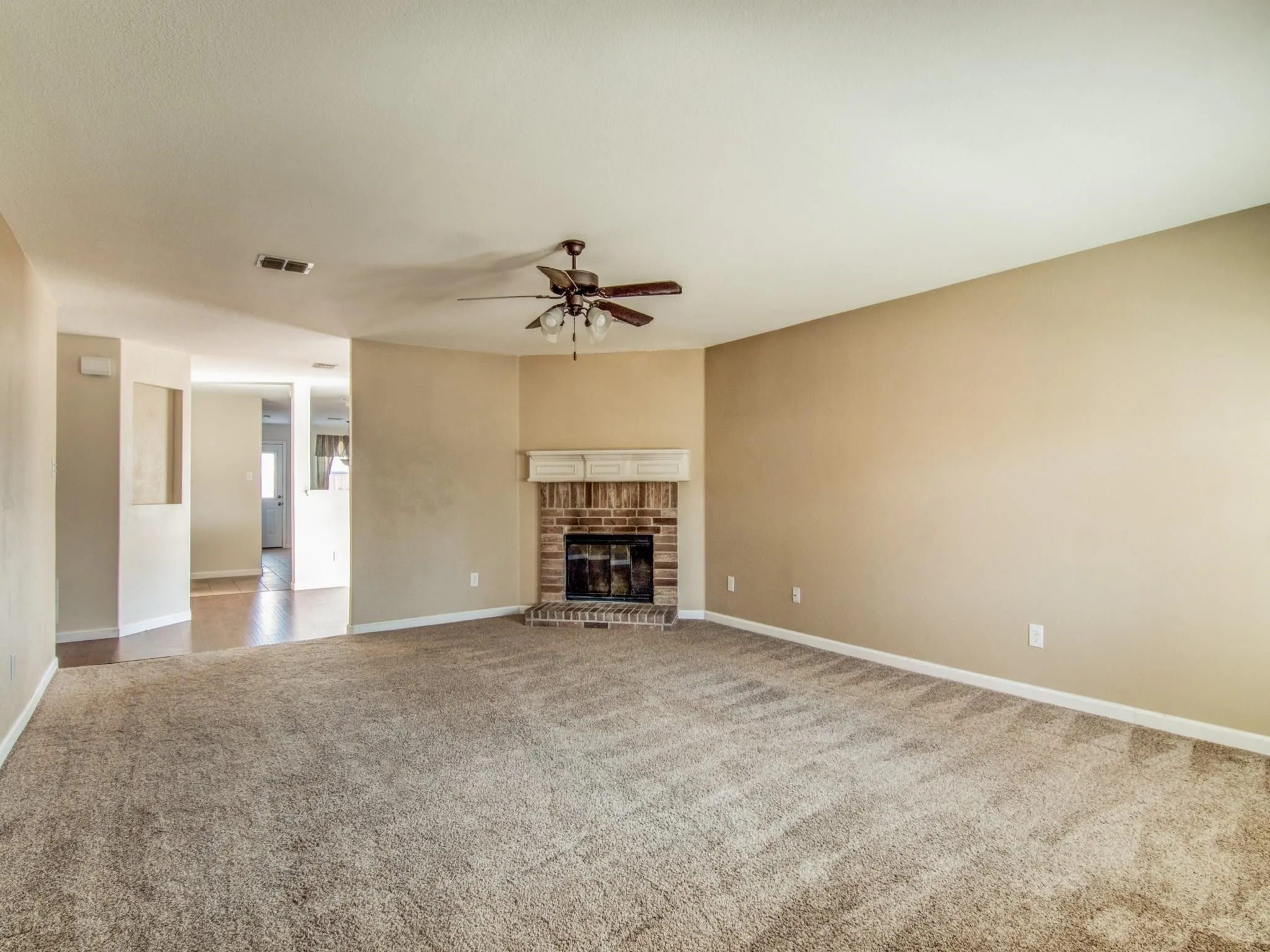 Single Family Residence For Rent in Collin County , 13120 Barbarosa Drive, Frisco, Texas 75035, 3 Bedroom, 2 Bathroom, 2 Garage spaces, 1,883 Sqft, built in 2005, mls#21386525, Real Estate Agent in Frisco, Homes For Rent in Collin county, Homes For Rent in Frisco, Realtor in Frisco Texas, Real Estate Brokerage Independent Realty Texas, Luminita Cordes Realtor