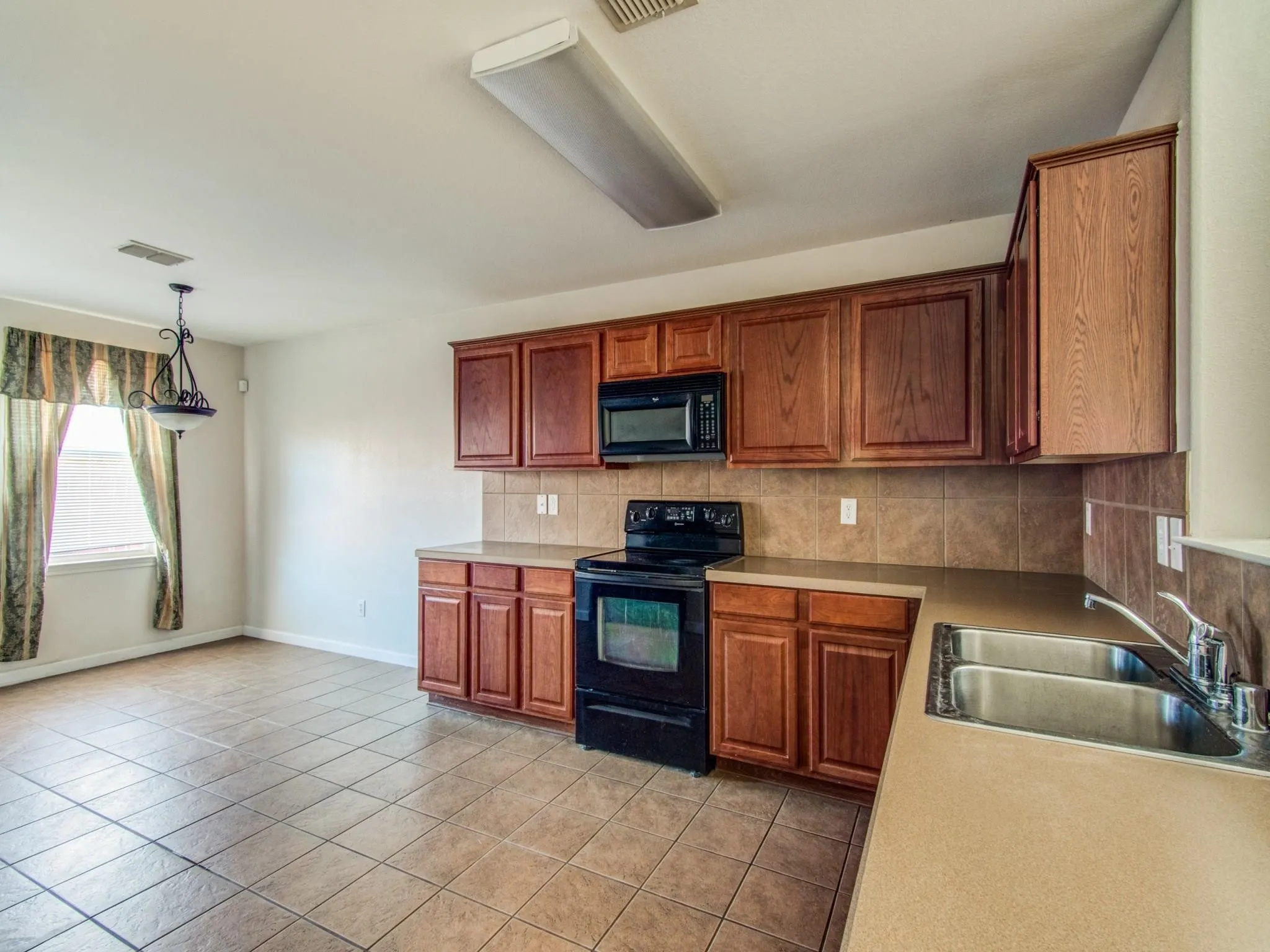 Single Family Residence For Rent in Collin County , 13120 Barbarosa Drive, Frisco, Texas 75035, 3 Bedroom, 2 Bathroom, 2 Garage spaces, 1,883 Sqft, built in 2005, mls#21386525, Real Estate Agent in Frisco, Homes For Rent in Collin county, Homes For Rent in Frisco, Realtor in Frisco Texas, Real Estate Brokerage Independent Realty Texas, Luminita Cordes Realtor