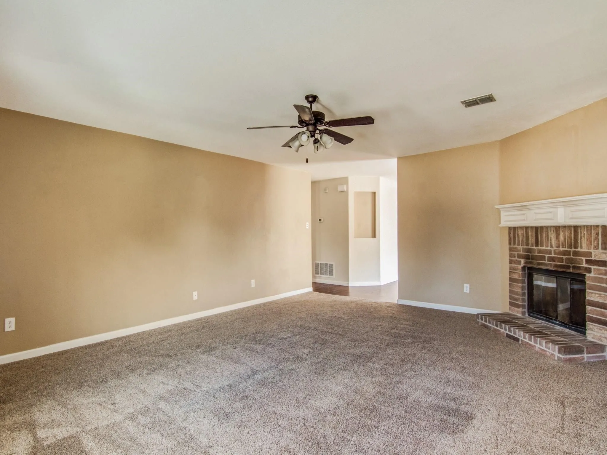 Single Family Residence For Rent in Collin County , 13120 Barbarosa Drive, Frisco, Texas 75035, 3 Bedroom, 2 Bathroom, 2 Garage spaces, 1,883 Sqft, built in 2005, mls#21386525, Real Estate Agent in Frisco, Homes For Rent in Collin county, Homes For Rent in Frisco, Realtor in Frisco Texas, Real Estate Brokerage Independent Realty Texas, Luminita Cordes Realtor
