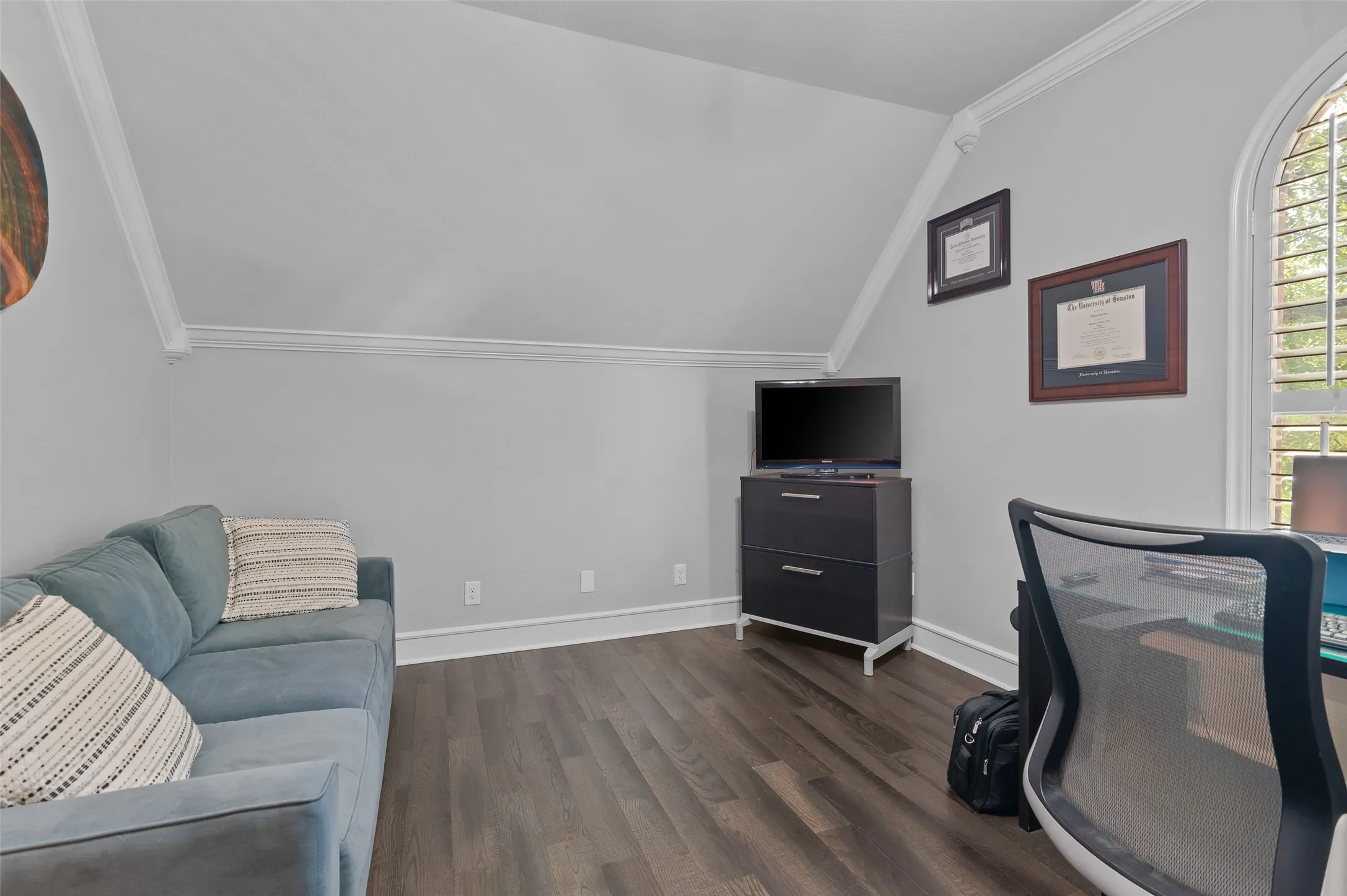 Single Family Residence For Sale in Tarrant County , 1601 Minnie Lane, Bedford, Texas 76022, 4 Bedroom, 3 Bathroom, 2 Garage spaces, 3,167 Sqft, built in 1999, mls#21378603, Real Estate Agent in Bedford, Homes For Sale in Tarrant county, Homes For Sale in Bedford, Realtor in Bedford Texas, Real Estate Brokerage Independent Realty Texas, Luminita Cordes Realtor
