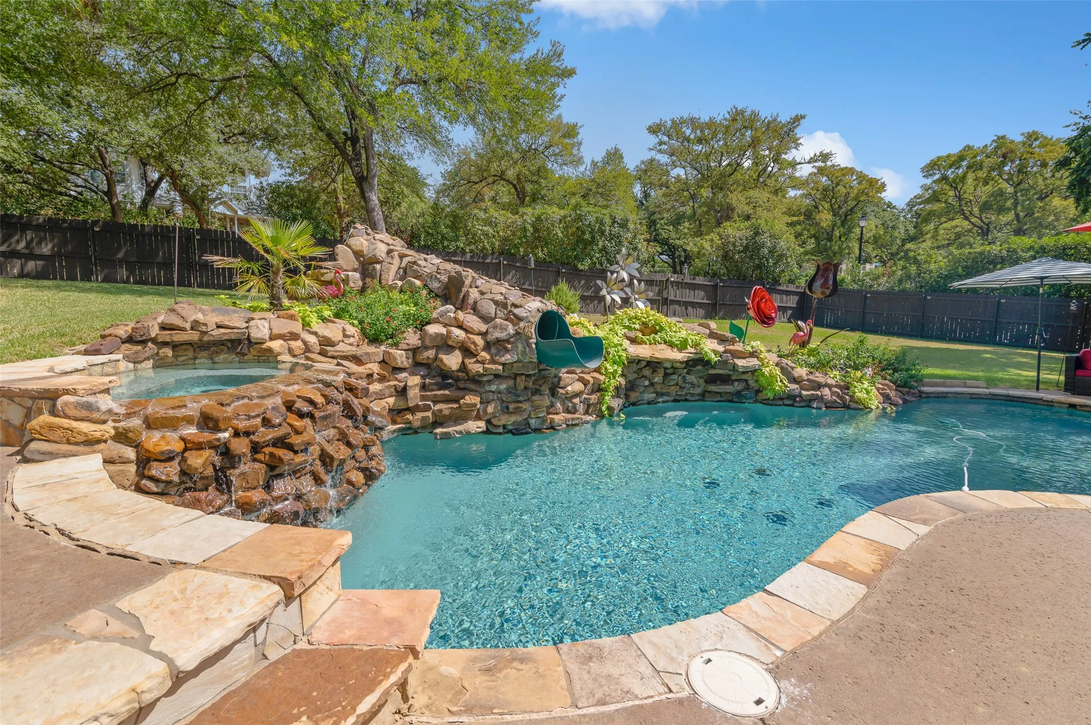 Single Family Residence For Sale in Tarrant County , 1601 Minnie Lane, Bedford, Texas 76022, 4 Bedroom, 3 Bathroom, 2 Garage spaces, 3,167 Sqft, built in 1999, mls#21378603, Real Estate Agent in Bedford, Homes For Sale in Tarrant county, Homes For Sale in Bedford, Realtor in Bedford Texas, Real Estate Brokerage Independent Realty Texas, Luminita Cordes Realtor