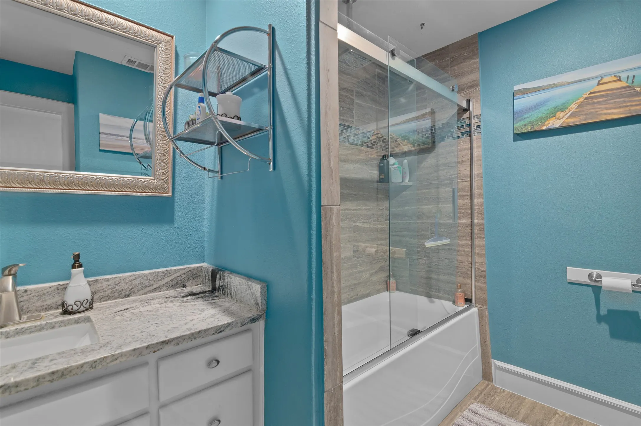 Single Family Residence For Sale in Tarrant County , 1601 Minnie Lane, Bedford, Texas 76022, 4 Bedroom, 3 Bathroom, 2 Garage spaces, 3,167 Sqft, built in 1999, mls#21378603, Real Estate Agent in Bedford, Homes For Sale in Tarrant county, Homes For Sale in Bedford, Realtor in Bedford Texas, Real Estate Brokerage Independent Realty Texas, Luminita Cordes Realtor