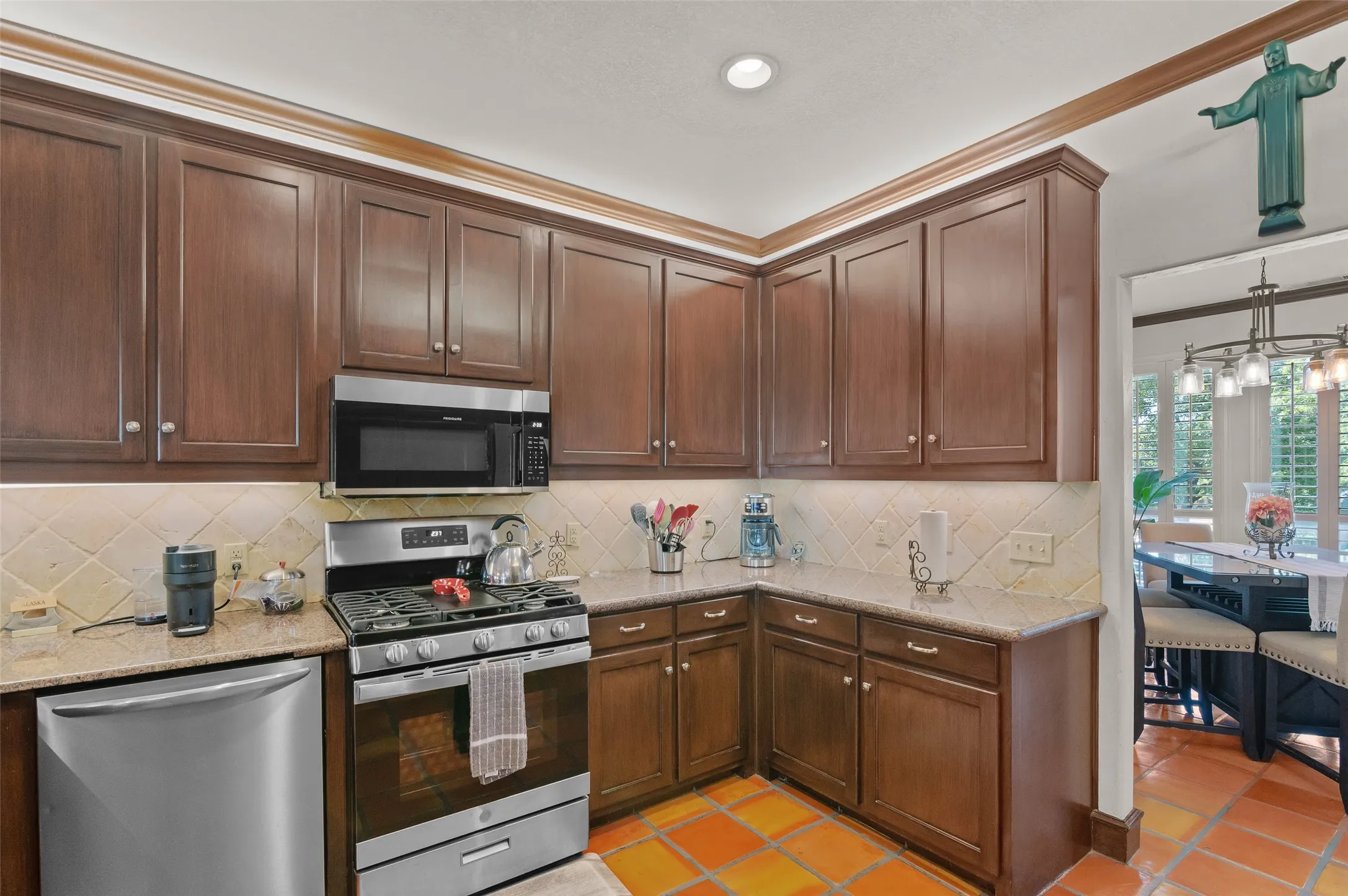 Single Family Residence For Sale in Tarrant County , 1601 Minnie Lane, Bedford, Texas 76022, 4 Bedroom, 3 Bathroom, 2 Garage spaces, 3,167 Sqft, built in 1999, mls#21378603, Real Estate Agent in Bedford, Homes For Sale in Tarrant county, Homes For Sale in Bedford, Realtor in Bedford Texas, Real Estate Brokerage Independent Realty Texas, Luminita Cordes Realtor