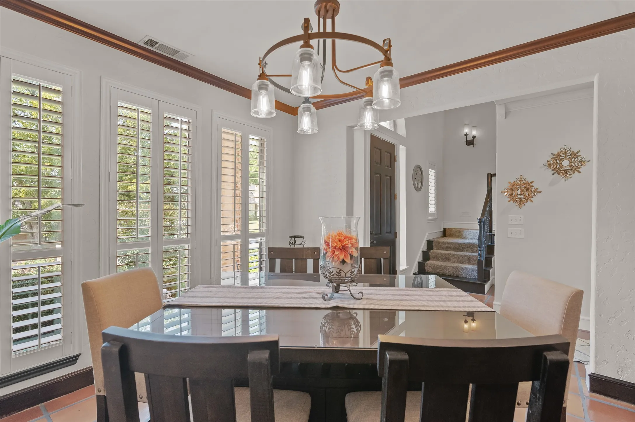 Single Family Residence For Sale in Tarrant County , 1601 Minnie Lane, Bedford, Texas 76022, 4 Bedroom, 3 Bathroom, 2 Garage spaces, 3,167 Sqft, built in 1999, mls#21378603, Real Estate Agent in Bedford, Homes For Sale in Tarrant county, Homes For Sale in Bedford, Realtor in Bedford Texas, Real Estate Brokerage Independent Realty Texas, Luminita Cordes Realtor