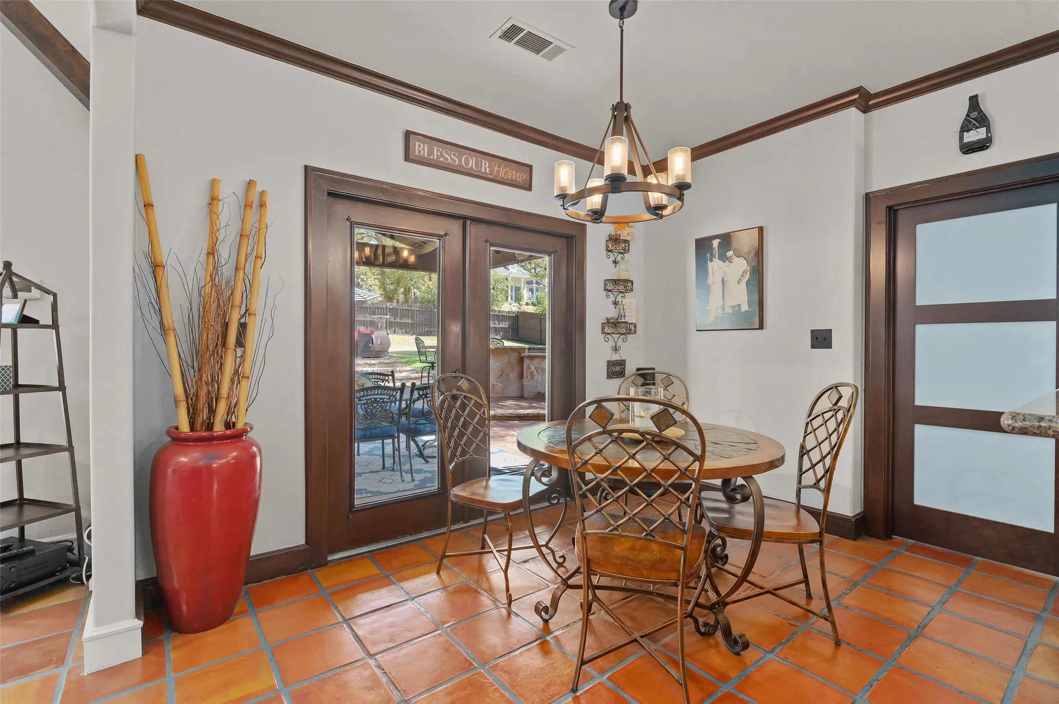 Single Family Residence For Sale in Tarrant County , 1601 Minnie Lane, Bedford, Texas 76022, 4 Bedroom, 3 Bathroom, 2 Garage spaces, 3,167 Sqft, built in 1999, mls#21378603, Real Estate Agent in Bedford, Homes For Sale in Tarrant county, Homes For Sale in Bedford, Realtor in Bedford Texas, Real Estate Brokerage Independent Realty Texas, Luminita Cordes Realtor