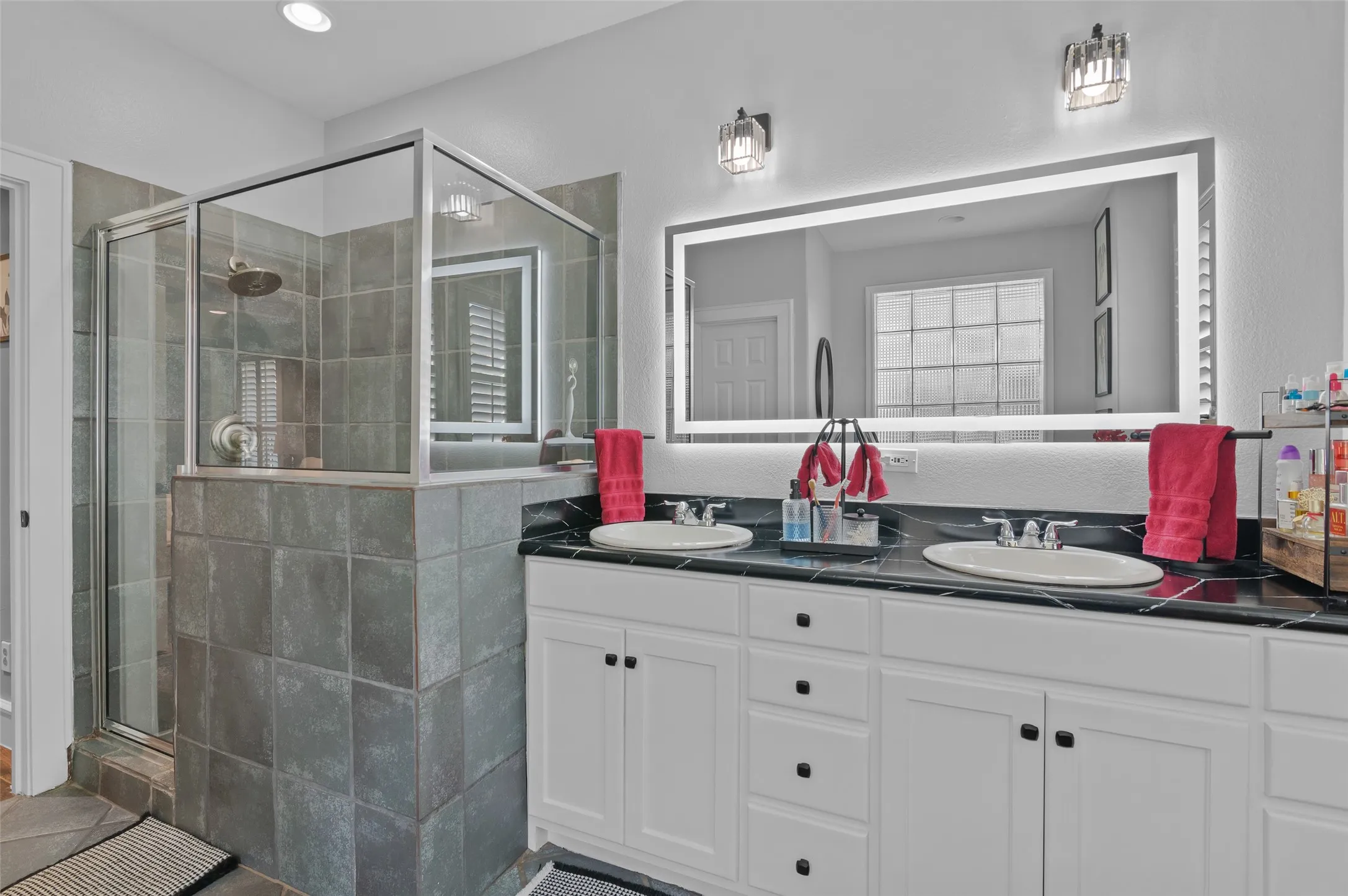 Single Family Residence For Sale in Tarrant County , 1601 Minnie Lane, Bedford, Texas 76022, 4 Bedroom, 3 Bathroom, 2 Garage spaces, 3,167 Sqft, built in 1999, mls#21378603, Real Estate Agent in Bedford, Homes For Sale in Tarrant county, Homes For Sale in Bedford, Realtor in Bedford Texas, Real Estate Brokerage Independent Realty Texas, Luminita Cordes Realtor