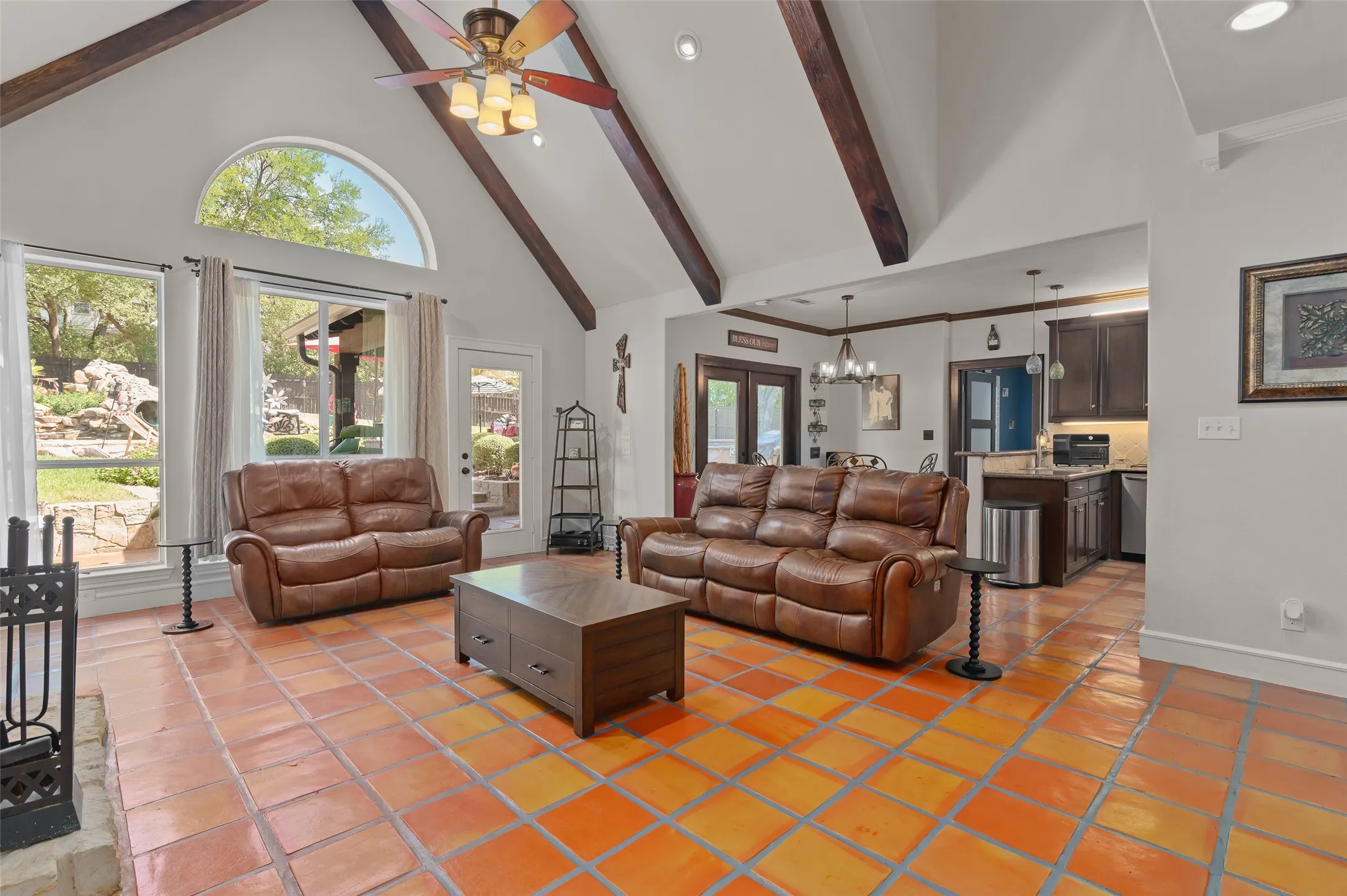 Single Family Residence For Sale in Tarrant County , 1601 Minnie Lane, Bedford, Texas 76022, 4 Bedroom, 3 Bathroom, 2 Garage spaces, 3,167 Sqft, built in 1999, mls#21378603, Real Estate Agent in Bedford, Homes For Sale in Tarrant county, Homes For Sale in Bedford, Realtor in Bedford Texas, Real Estate Brokerage Independent Realty Texas, Luminita Cordes Realtor
