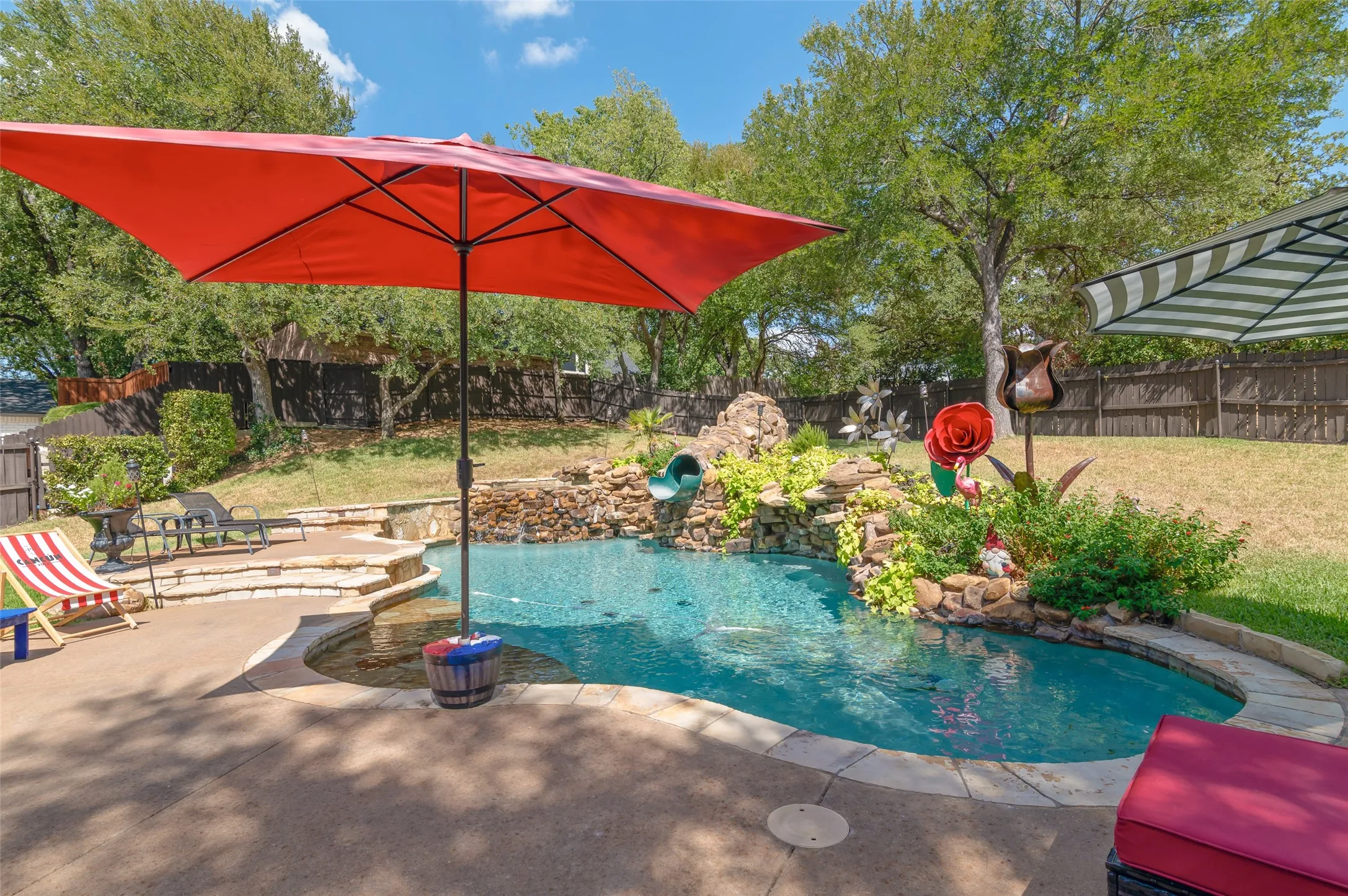 Single Family Residence For Sale in Tarrant County , 1601 Minnie Lane, Bedford, Texas 76022, 4 Bedroom, 3 Bathroom, 2 Garage spaces, 3,167 Sqft, built in 1999, mls#21378603, Real Estate Agent in Bedford, Homes For Sale in Tarrant county, Homes For Sale in Bedford, Realtor in Bedford Texas, Real Estate Brokerage Independent Realty Texas, Luminita Cordes Realtor