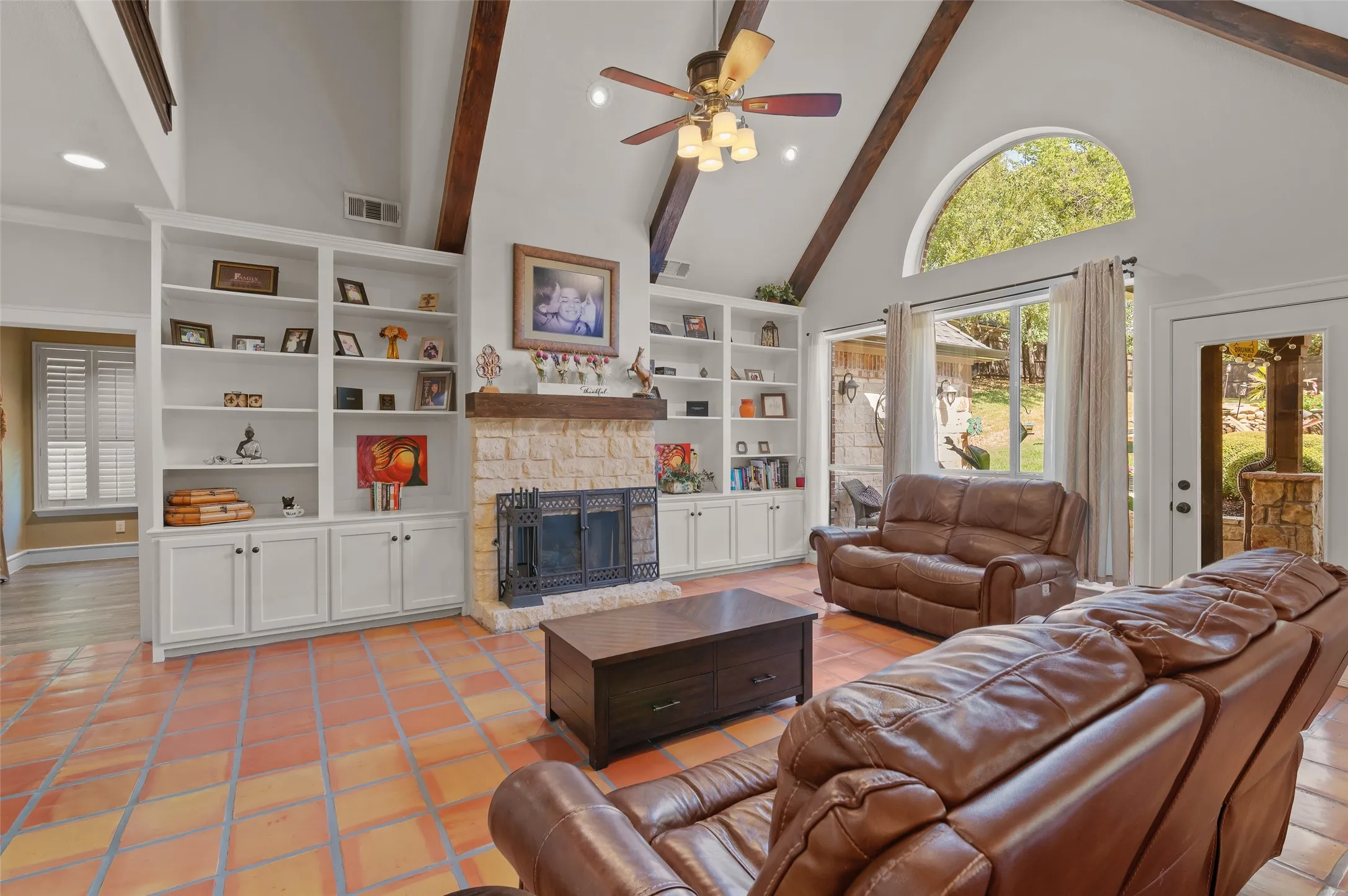 Single Family Residence For Sale in Tarrant County , 1601 Minnie Lane, Bedford, Texas 76022, 4 Bedroom, 3 Bathroom, 2 Garage spaces, 3,167 Sqft, built in 1999, mls#21378603, Real Estate Agent in Bedford, Homes For Sale in Tarrant county, Homes For Sale in Bedford, Realtor in Bedford Texas, Real Estate Brokerage Independent Realty Texas, Luminita Cordes Realtor