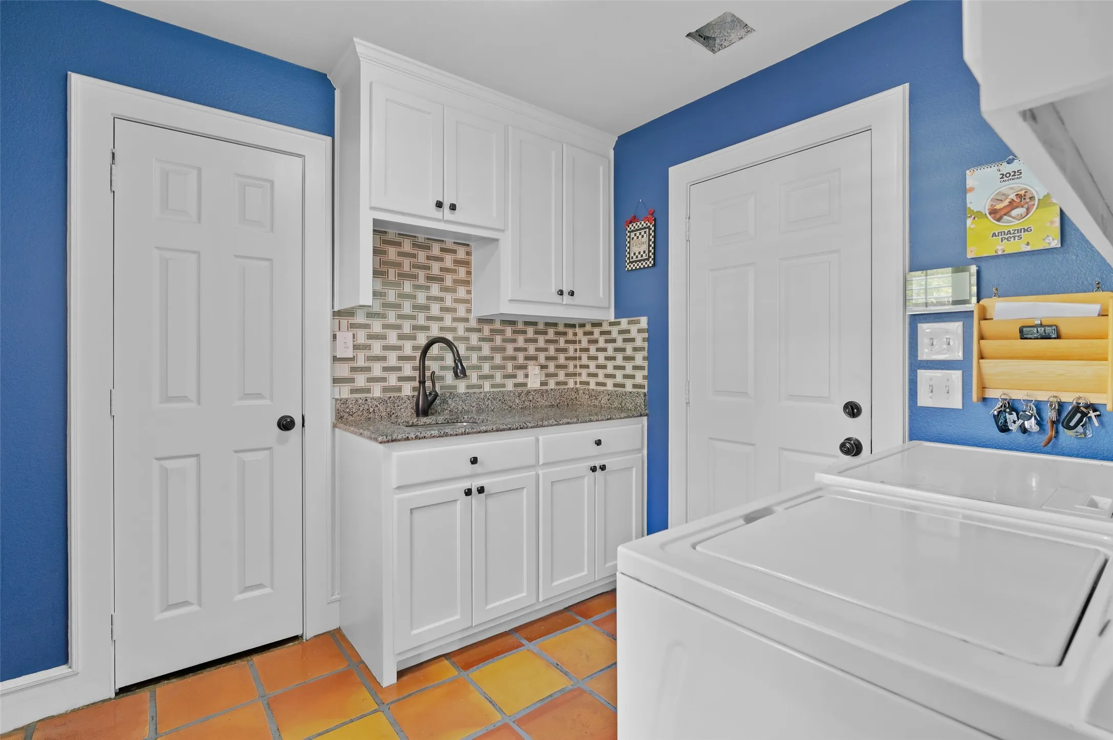 Single Family Residence For Sale in Tarrant County , 1601 Minnie Lane, Bedford, Texas 76022, 4 Bedroom, 3 Bathroom, 2 Garage spaces, 3,167 Sqft, built in 1999, mls#21378603, Real Estate Agent in Bedford, Homes For Sale in Tarrant county, Homes For Sale in Bedford, Realtor in Bedford Texas, Real Estate Brokerage Independent Realty Texas, Luminita Cordes Realtor