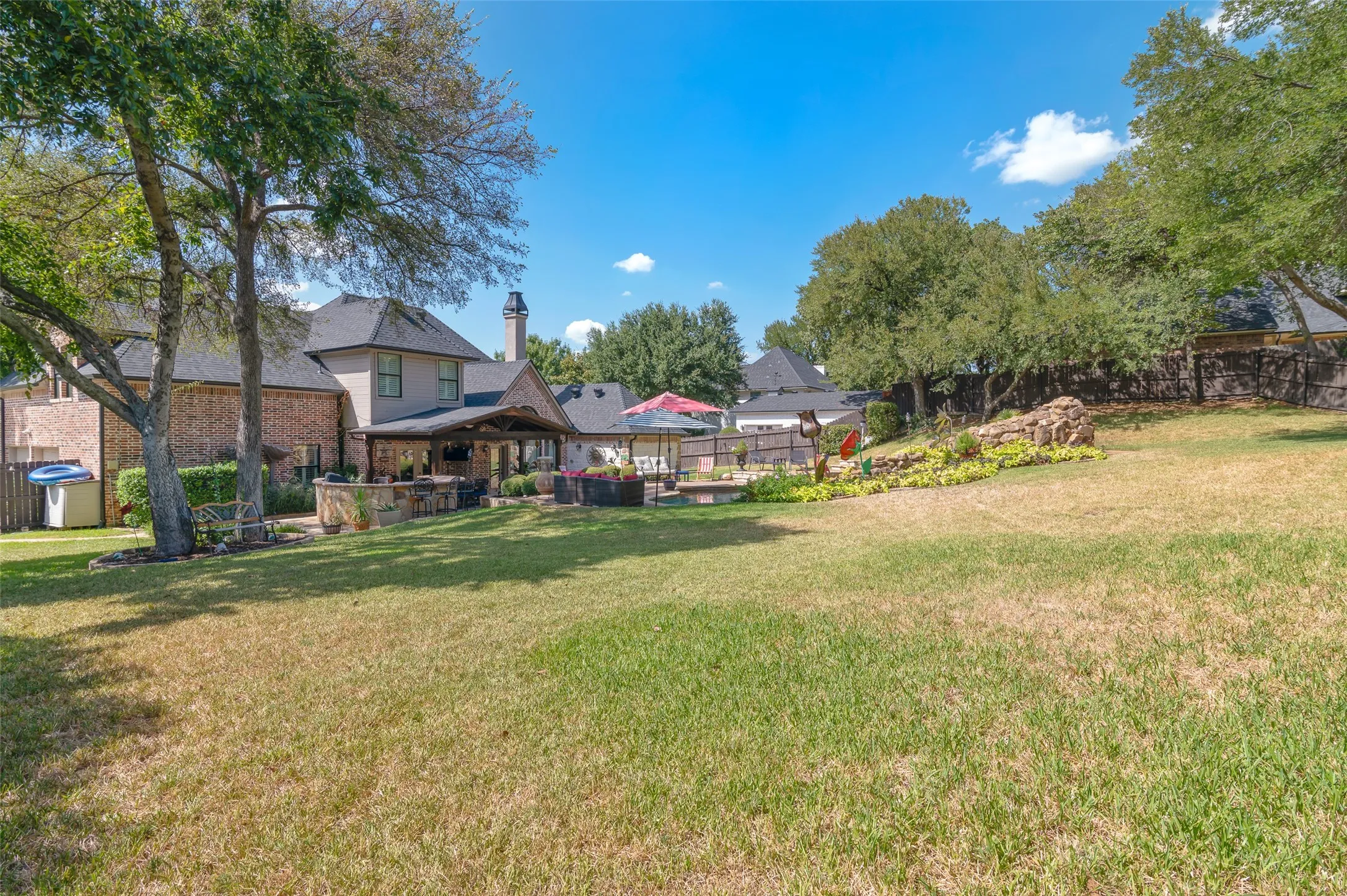 Single Family Residence For Sale in Tarrant County , 1601 Minnie Lane, Bedford, Texas 76022, 4 Bedroom, 3 Bathroom, 2 Garage spaces, 3,167 Sqft, built in 1999, mls#21378603, Real Estate Agent in Bedford, Homes For Sale in Tarrant county, Homes For Sale in Bedford, Realtor in Bedford Texas, Real Estate Brokerage Independent Realty Texas, Luminita Cordes Realtor
