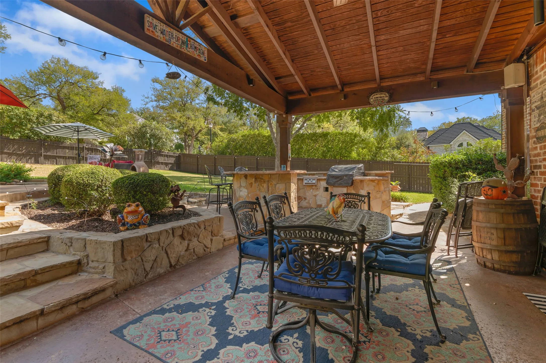 Single Family Residence For Sale in Tarrant County , 1601 Minnie Lane, Bedford, Texas 76022, 4 Bedroom, 3 Bathroom, 2 Garage spaces, 3,167 Sqft, built in 1999, mls#21378603, Real Estate Agent in Bedford, Homes For Sale in Tarrant county, Homes For Sale in Bedford, Realtor in Bedford Texas, Real Estate Brokerage Independent Realty Texas, Luminita Cordes Realtor