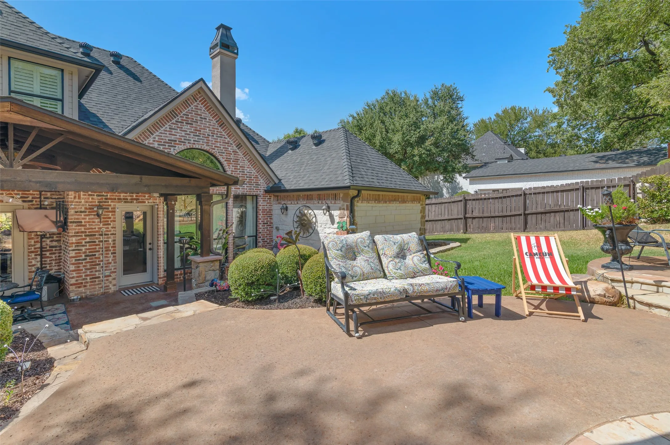 Single Family Residence For Sale in Tarrant County , 1601 Minnie Lane, Bedford, Texas 76022, 4 Bedroom, 3 Bathroom, 2 Garage spaces, 3,167 Sqft, built in 1999, mls#21378603, Real Estate Agent in Bedford, Homes For Sale in Tarrant county, Homes For Sale in Bedford, Realtor in Bedford Texas, Real Estate Brokerage Independent Realty Texas, Luminita Cordes Realtor
