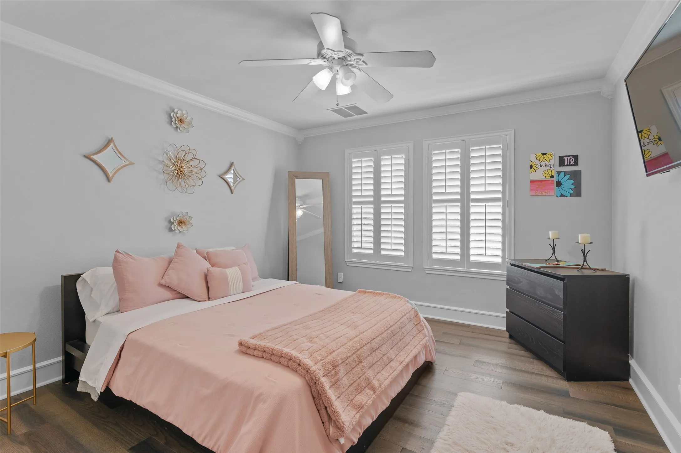 Single Family Residence For Sale in Tarrant County , 1601 Minnie Lane, Bedford, Texas 76022, 4 Bedroom, 3 Bathroom, 2 Garage spaces, 3,167 Sqft, built in 1999, mls#21378603, Real Estate Agent in Bedford, Homes For Sale in Tarrant county, Homes For Sale in Bedford, Realtor in Bedford Texas, Real Estate Brokerage Independent Realty Texas, Luminita Cordes Realtor