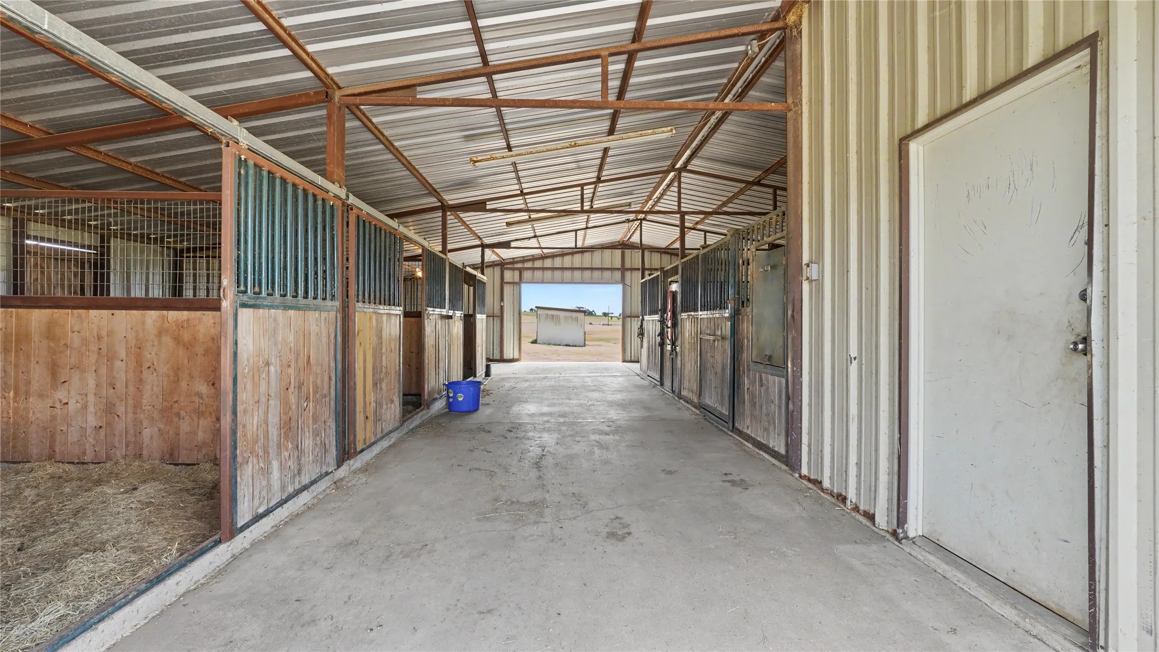 Single Family Residence For Sale in Bell County , 8462 Bell Meadows Boulevard, Belton, Texas 76513, 4 Bedroom, 2 Bathroom, 2 Garage spaces, 1,888 Sqft, built in 2003, mls#21386535, Real Estate Agent in Belton, Homes For Sale in Bell county, Homes For Sale in Belton, Realtor in Belton Texas, Real Estate Brokerage Independent Realty Texas, Luminita Cordes Realtor