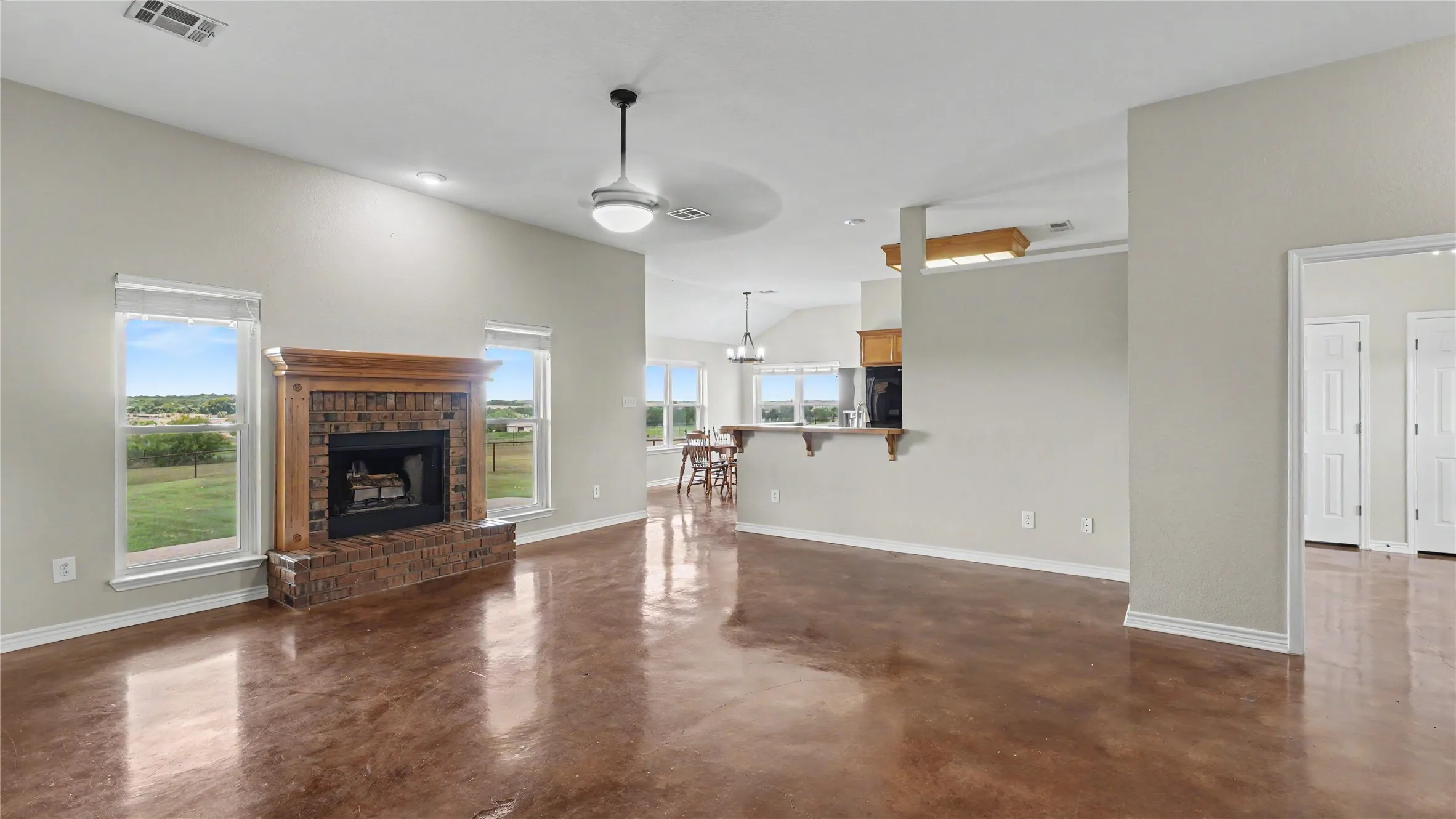 Single Family Residence For Sale in Bell County , 8462 Bell Meadows Boulevard, Belton, Texas 76513, 4 Bedroom, 2 Bathroom, 2 Garage spaces, 1,888 Sqft, built in 2003, mls#21386535, Real Estate Agent in Belton, Homes For Sale in Bell county, Homes For Sale in Belton, Realtor in Belton Texas, Real Estate Brokerage Independent Realty Texas, Luminita Cordes Realtor