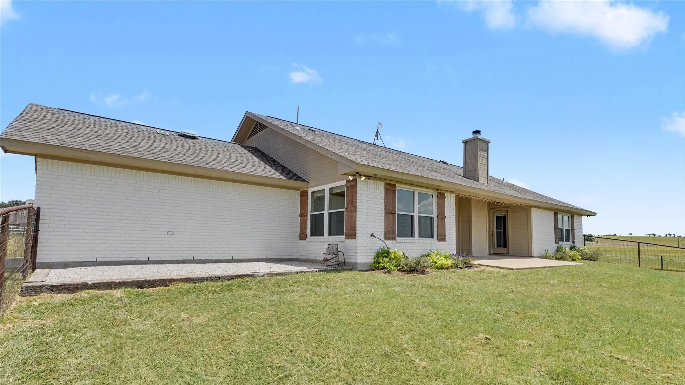 Single Family Residence For Sale in Bell County , 8462 Bell Meadows Boulevard, Belton, Texas 76513, 4 Bedroom, 2 Bathroom, 2 Garage spaces, 1,888 Sqft, built in 2003, mls#21386535, Real Estate Agent in Belton, Homes For Sale in Bell county, Homes For Sale in Belton, Realtor in Belton Texas, Real Estate Brokerage Independent Realty Texas, Luminita Cordes Realtor