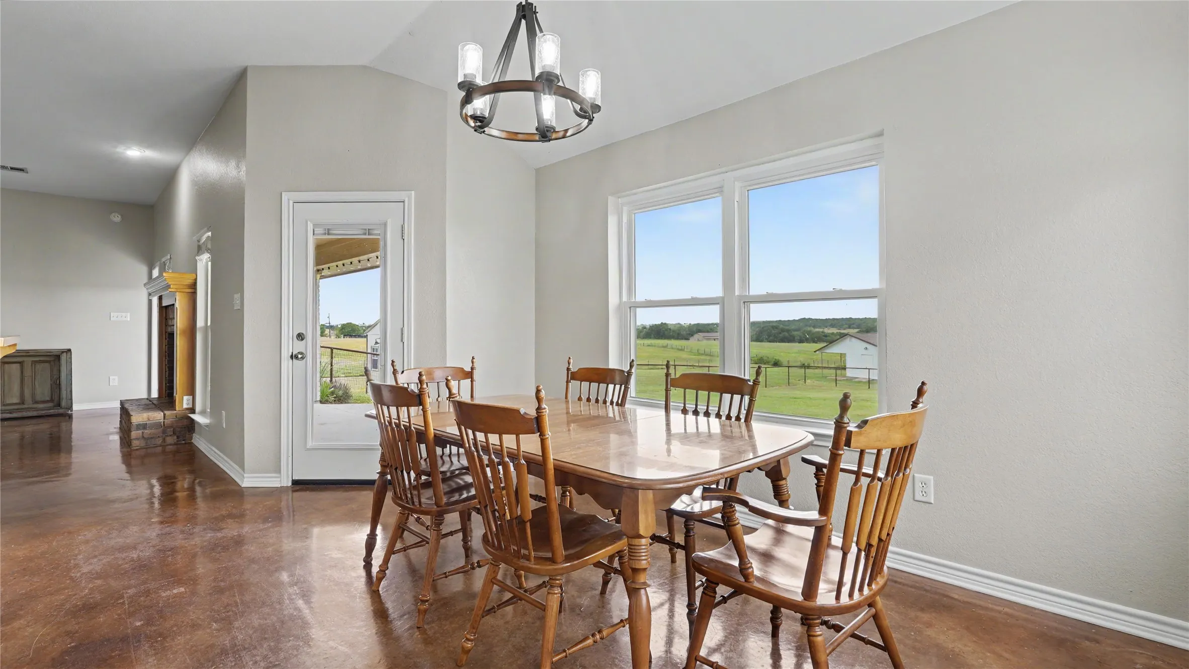 Single Family Residence For Sale in Bell County , 8462 Bell Meadows Boulevard, Belton, Texas 76513, 4 Bedroom, 2 Bathroom, 2 Garage spaces, 1,888 Sqft, built in 2003, mls#21386535, Real Estate Agent in Belton, Homes For Sale in Bell county, Homes For Sale in Belton, Realtor in Belton Texas, Real Estate Brokerage Independent Realty Texas, Luminita Cordes Realtor