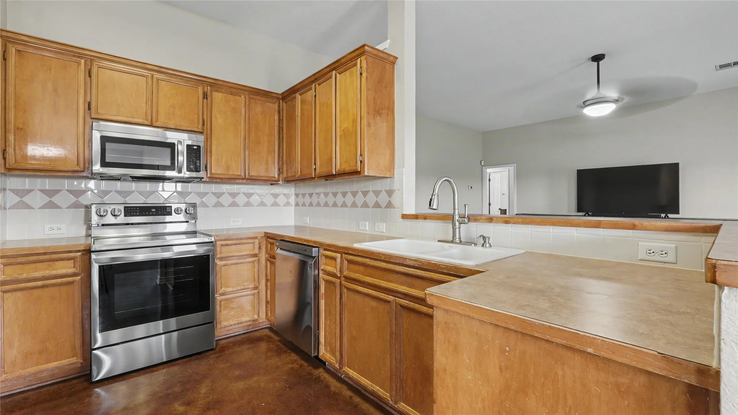 Single Family Residence For Sale in Bell County , 8462 Bell Meadows Boulevard, Belton, Texas 76513, 4 Bedroom, 2 Bathroom, 2 Garage spaces, 1,888 Sqft, built in 2003, mls#21386535, Real Estate Agent in Belton, Homes For Sale in Bell county, Homes For Sale in Belton, Realtor in Belton Texas, Real Estate Brokerage Independent Realty Texas, Luminita Cordes Realtor