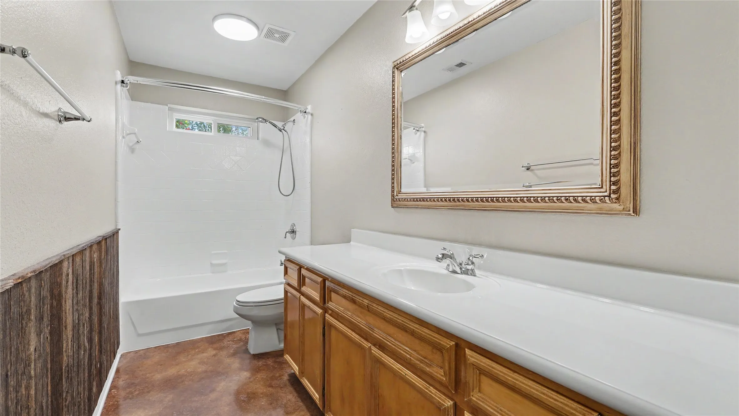 Single Family Residence For Sale in Bell County , 8462 Bell Meadows Boulevard, Belton, Texas 76513, 4 Bedroom, 2 Bathroom, 2 Garage spaces, 1,888 Sqft, built in 2003, mls#21386535, Real Estate Agent in Belton, Homes For Sale in Bell county, Homes For Sale in Belton, Realtor in Belton Texas, Real Estate Brokerage Independent Realty Texas, Luminita Cordes Realtor