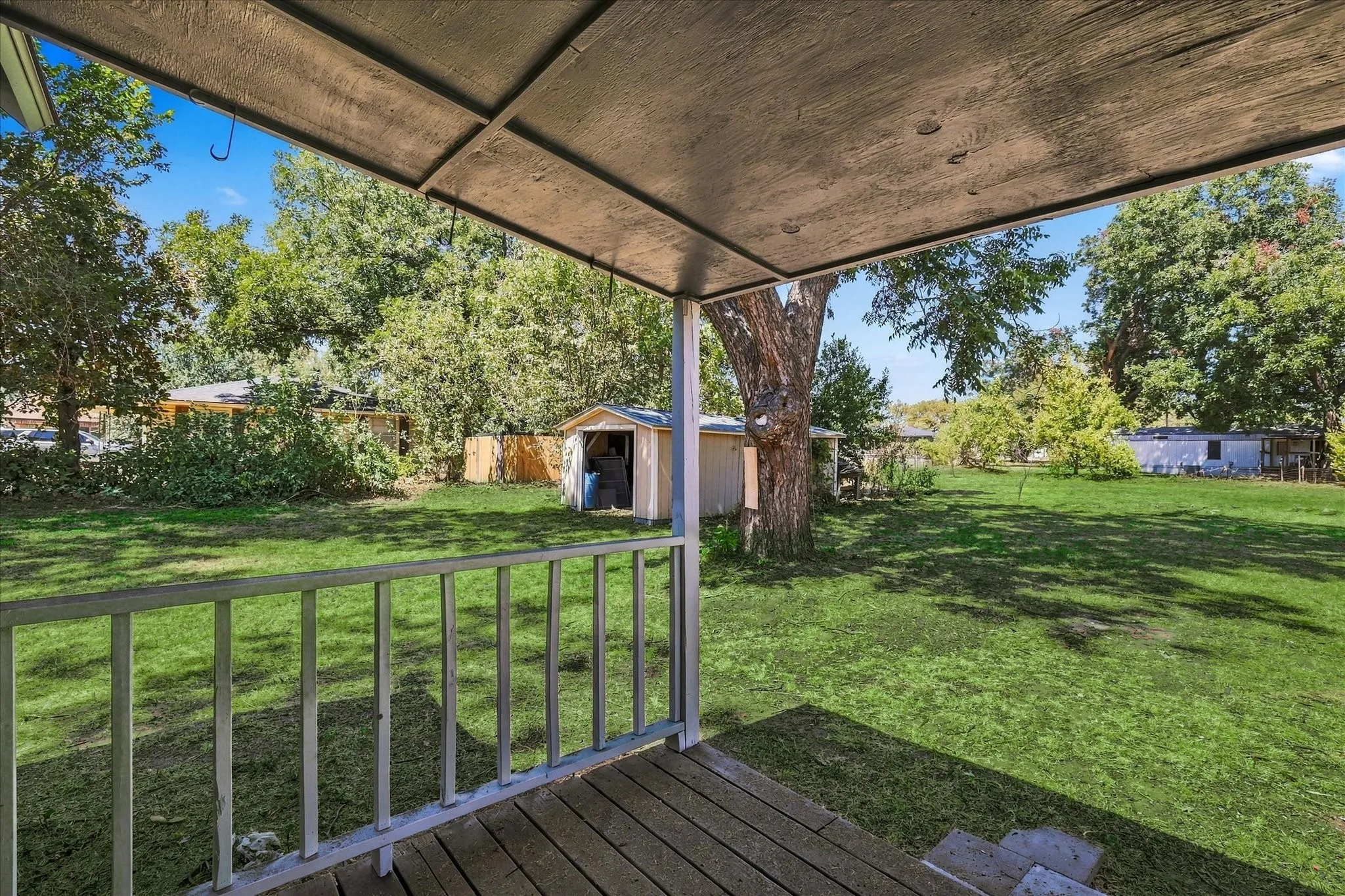 Single Family Residence For Sale in Grayson County , 417 E Hughes Street, Collinsville, Texas 76233, 2 Bedroom, 1 Bathroom, 1 Garage spaces, 888 Sqft, built in 1900, mls#21386539, Real Estate Agent in Collinsville, Homes For Sale in Grayson county, Homes For Sale in Collinsville, Realtor in Collinsville Texas, Real Estate Brokerage Independent Realty Texas, Luminita Cordes Realtor