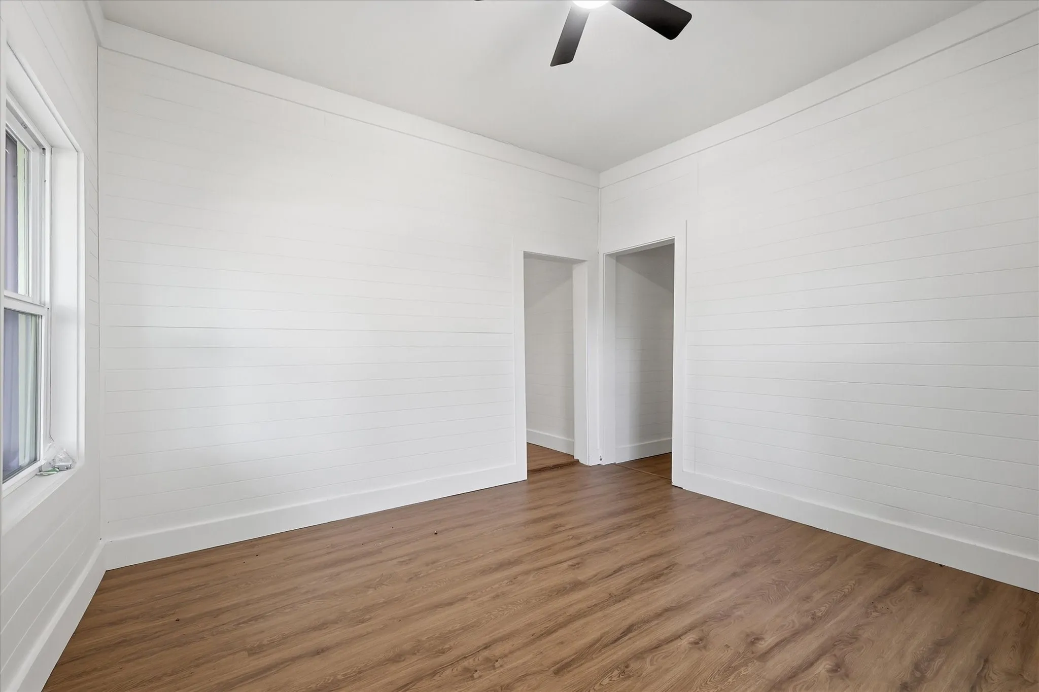 Single Family Residence For Sale in Grayson County , 417 E Hughes Street, Collinsville, Texas 76233, 2 Bedroom, 1 Bathroom, 1 Garage spaces, 888 Sqft, built in 1900, mls#21386539, Real Estate Agent in Collinsville, Homes For Sale in Grayson county, Homes For Sale in Collinsville, Realtor in Collinsville Texas, Real Estate Brokerage Independent Realty Texas, Luminita Cordes Realtor