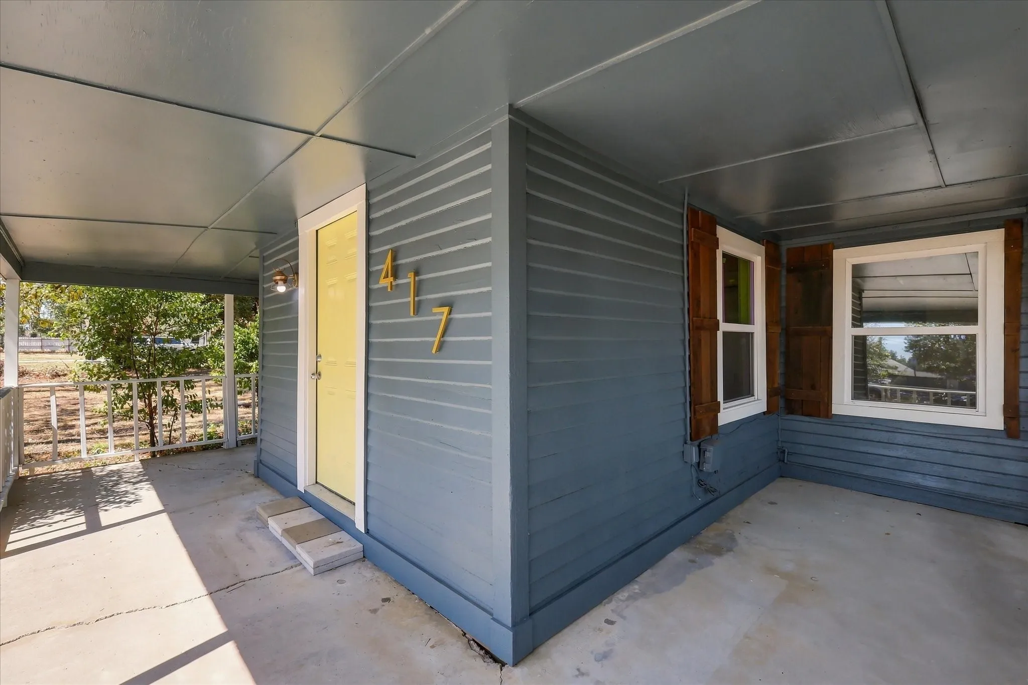 Single Family Residence For Sale in Grayson County , 417 E Hughes Street, Collinsville, Texas 76233, 2 Bedroom, 1 Bathroom, 1 Garage spaces, 888 Sqft, built in 1900, mls#21386539, Real Estate Agent in Collinsville, Homes For Sale in Grayson county, Homes For Sale in Collinsville, Realtor in Collinsville Texas, Real Estate Brokerage Independent Realty Texas, Luminita Cordes Realtor