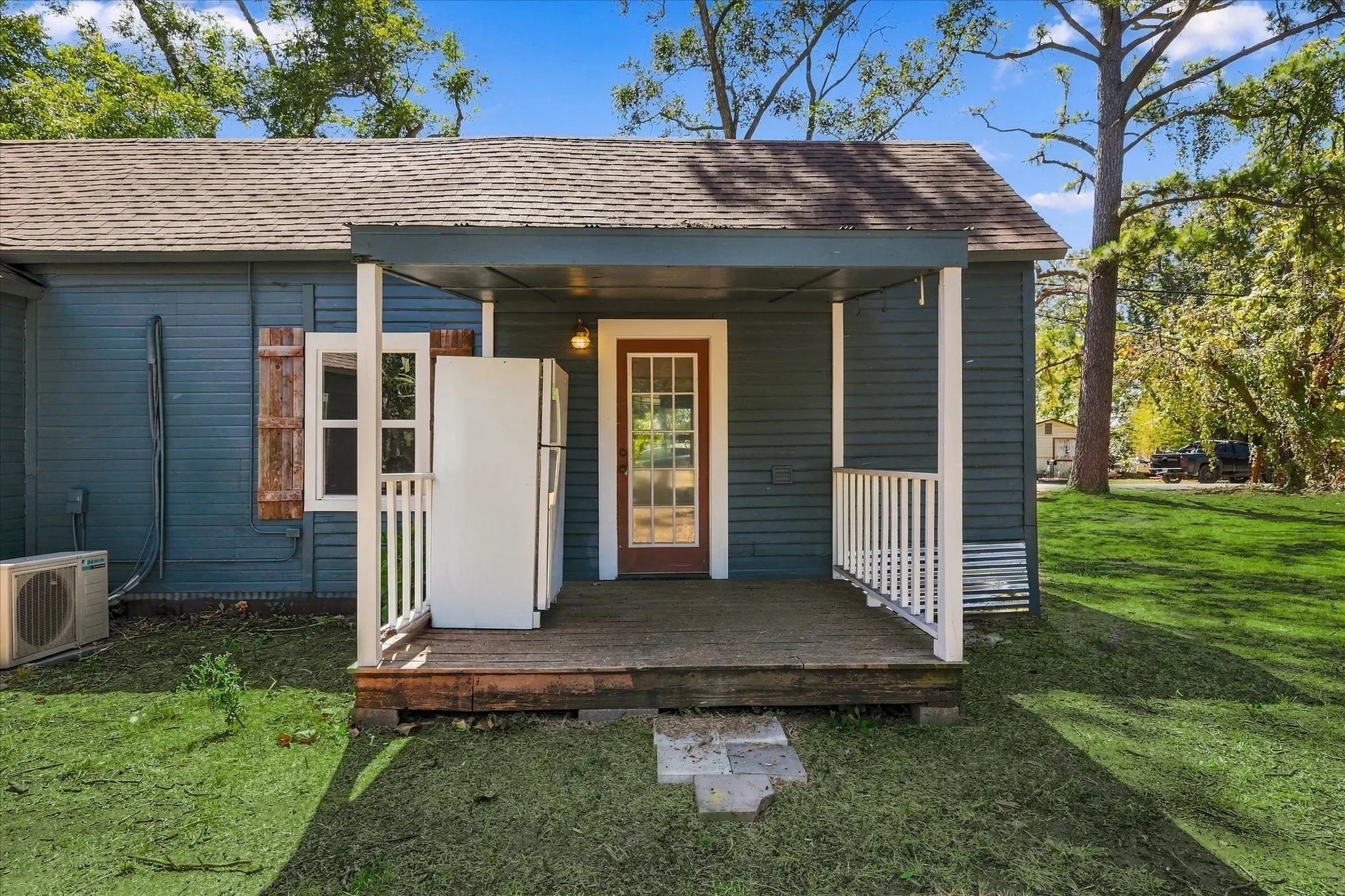 Single Family Residence For Sale in Grayson County , 417 E Hughes Street, Collinsville, Texas 76233, 2 Bedroom, 1 Bathroom, 1 Garage spaces, 888 Sqft, built in 1900, mls#21386539, Real Estate Agent in Collinsville, Homes For Sale in Grayson county, Homes For Sale in Collinsville, Realtor in Collinsville Texas, Real Estate Brokerage Independent Realty Texas, Luminita Cordes Realtor