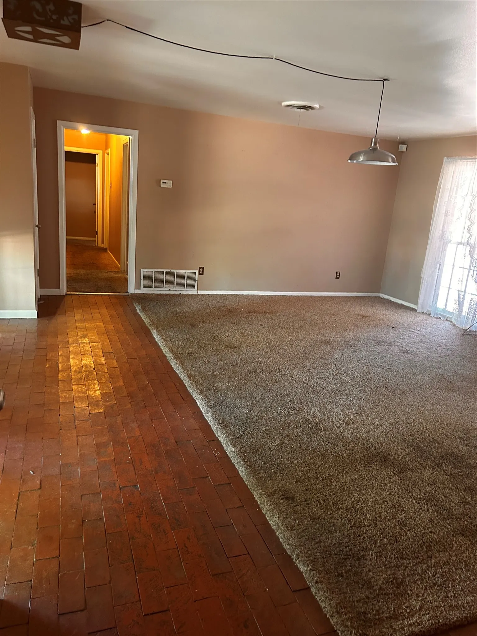 Single Family Residence For Sale in Taylor County , 4118 Concord Court, Abilene, Texas 79603, 3 Bedroom, 2 Bathroom, Garage spaces, 2,370 Sqft, built in 1960, mls#21386540, Real Estate Agent in Abilene, Homes For Sale in Taylor county, Homes For Sale in Abilene, Realtor in Abilene Texas, Real Estate Brokerage Independent Realty Texas, Luminita Cordes Realtor