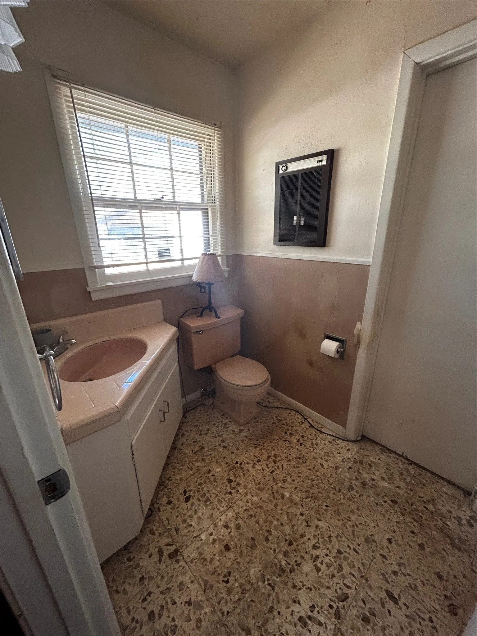 Single Family Residence For Sale in Taylor County , 4118 Concord Court, Abilene, Texas 79603, 3 Bedroom, 2 Bathroom, Garage spaces, 2,370 Sqft, built in 1960, mls#21386540, Real Estate Agent in Abilene, Homes For Sale in Taylor county, Homes For Sale in Abilene, Realtor in Abilene Texas, Real Estate Brokerage Independent Realty Texas, Luminita Cordes Realtor