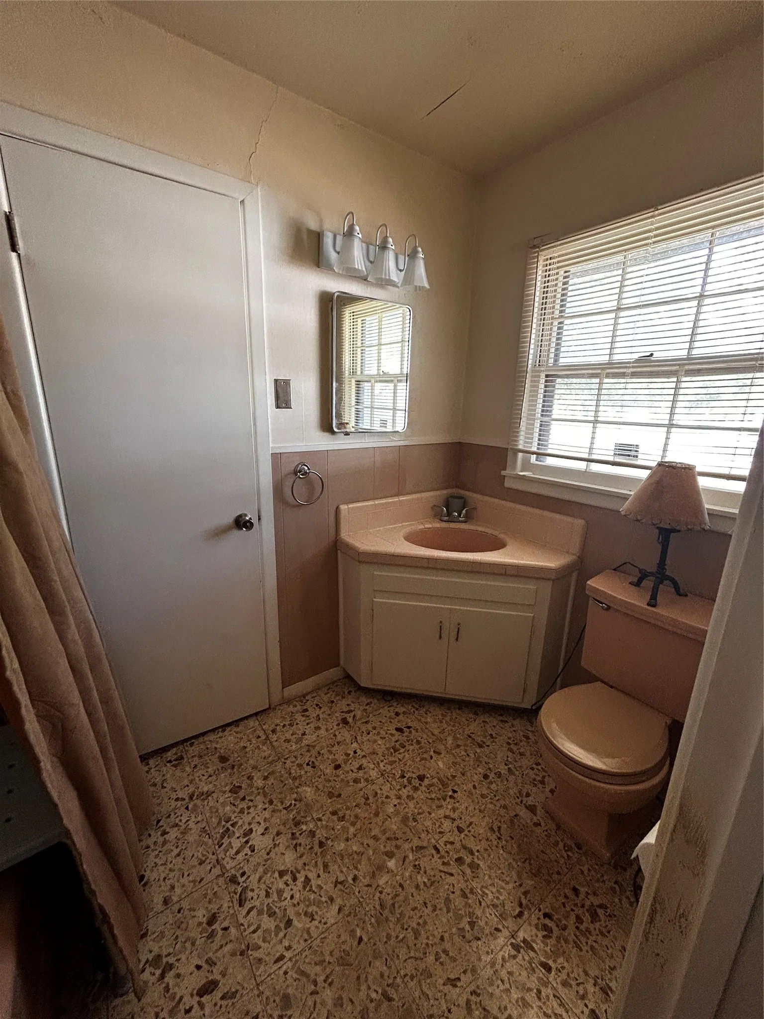 Single Family Residence For Sale in Taylor County , 4118 Concord Court, Abilene, Texas 79603, 3 Bedroom, 2 Bathroom, Garage spaces, 2,370 Sqft, built in 1960, mls#21386540, Real Estate Agent in Abilene, Homes For Sale in Taylor county, Homes For Sale in Abilene, Realtor in Abilene Texas, Real Estate Brokerage Independent Realty Texas, Luminita Cordes Realtor