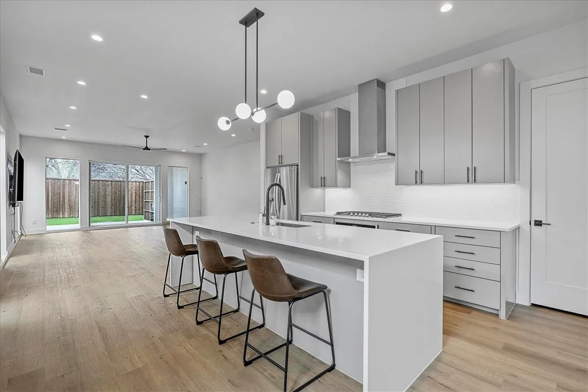 Single Family Residence For Rent in Dallas County , 2413 Crossman Avenue, Dallas, Texas 75212, 3 Bedroom, 3 Bathroom, 2 Garage spaces, 2,129 Sqft, built in 2021, mls#21385314, Real Estate Agent in Dallas, Homes For Rent in Dallas county, Homes For Rent in Dallas, Realtor in Dallas Texas, Real Estate Brokerage Independent Realty Texas, Luminita Cordes Realtor
