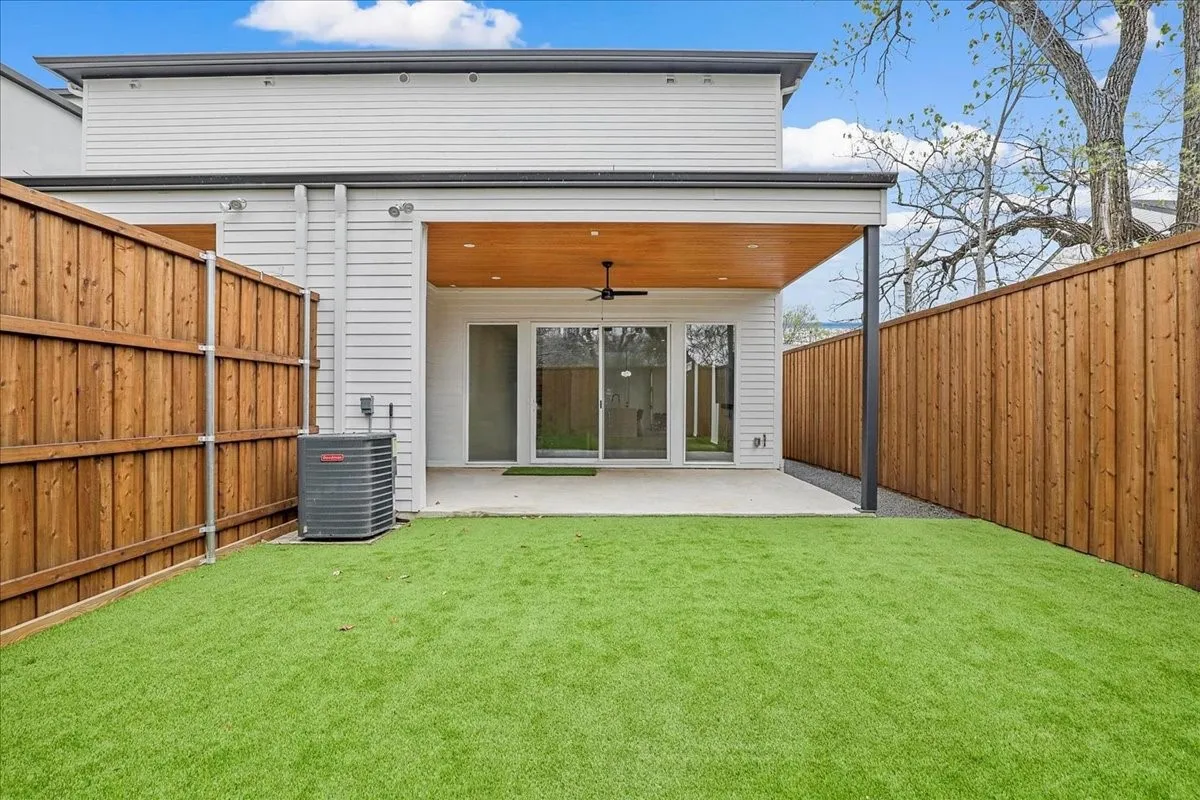 Single Family Residence For Rent in Dallas County , 2413 Crossman Avenue, Dallas, Texas 75212, 3 Bedroom, 3 Bathroom, 2 Garage spaces, 2,129 Sqft, built in 2021, mls#21385314, Real Estate Agent in Dallas, Homes For Rent in Dallas county, Homes For Rent in Dallas, Realtor in Dallas Texas, Real Estate Brokerage Independent Realty Texas, Luminita Cordes Realtor