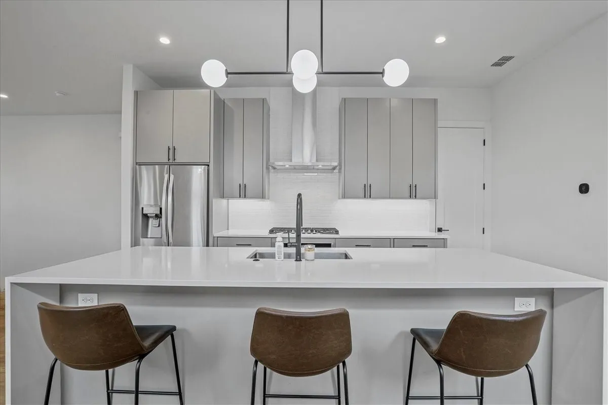 Single Family Residence For Rent in Dallas County , 2413 Crossman Avenue, Dallas, Texas 75212, 3 Bedroom, 3 Bathroom, 2 Garage spaces, 2,129 Sqft, built in 2021, mls#21385314, Real Estate Agent in Dallas, Homes For Rent in Dallas county, Homes For Rent in Dallas, Realtor in Dallas Texas, Real Estate Brokerage Independent Realty Texas, Luminita Cordes Realtor