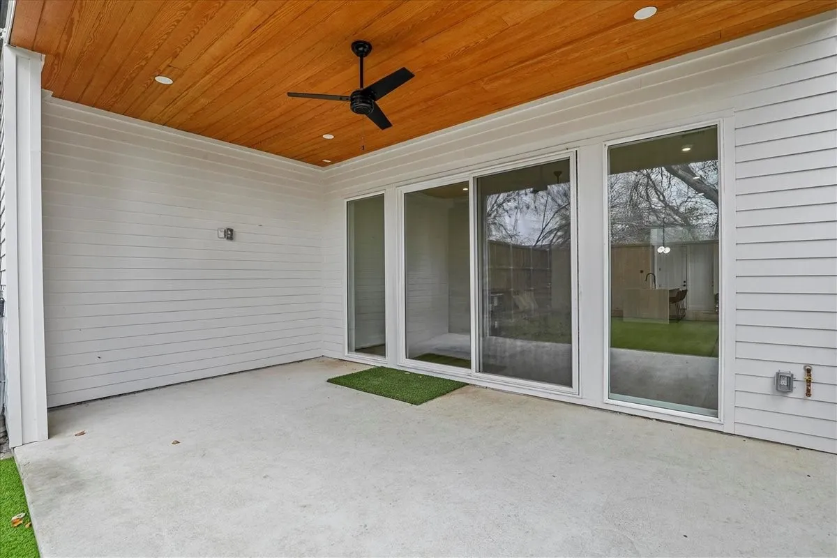 Single Family Residence For Rent in Dallas County , 2413 Crossman Avenue, Dallas, Texas 75212, 3 Bedroom, 3 Bathroom, 2 Garage spaces, 2,129 Sqft, built in 2021, mls#21385314, Real Estate Agent in Dallas, Homes For Rent in Dallas county, Homes For Rent in Dallas, Realtor in Dallas Texas, Real Estate Brokerage Independent Realty Texas, Luminita Cordes Realtor