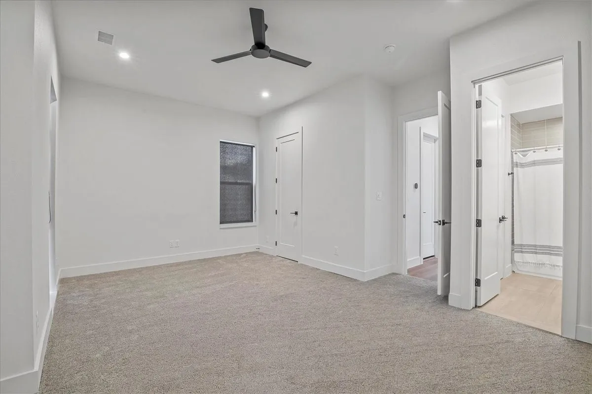 Single Family Residence For Rent in Dallas County , 2413 Crossman Avenue, Dallas, Texas 75212, 3 Bedroom, 3 Bathroom, 2 Garage spaces, 2,129 Sqft, built in 2021, mls#21385314, Real Estate Agent in Dallas, Homes For Rent in Dallas county, Homes For Rent in Dallas, Realtor in Dallas Texas, Real Estate Brokerage Independent Realty Texas, Luminita Cordes Realtor