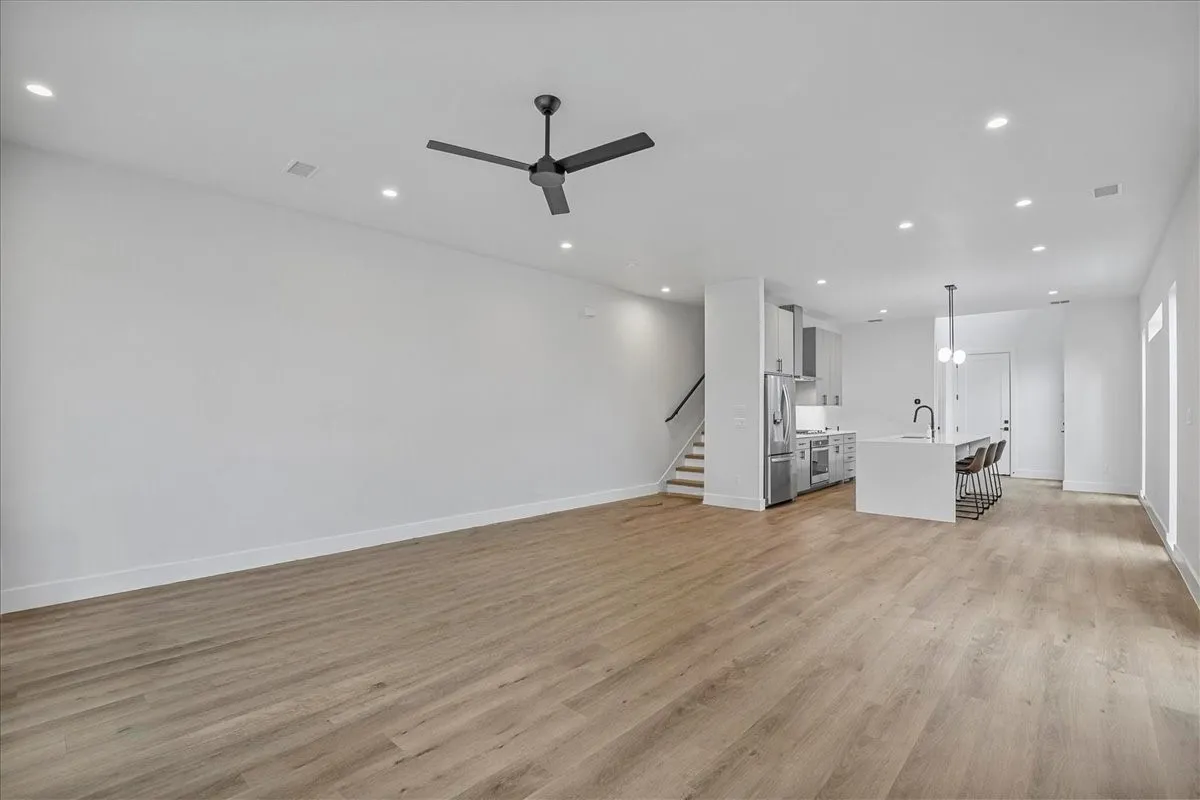 Single Family Residence For Rent in Dallas County , 2413 Crossman Avenue, Dallas, Texas 75212, 3 Bedroom, 3 Bathroom, 2 Garage spaces, 2,129 Sqft, built in 2021, mls#21385314, Real Estate Agent in Dallas, Homes For Rent in Dallas county, Homes For Rent in Dallas, Realtor in Dallas Texas, Real Estate Brokerage Independent Realty Texas, Luminita Cordes Realtor