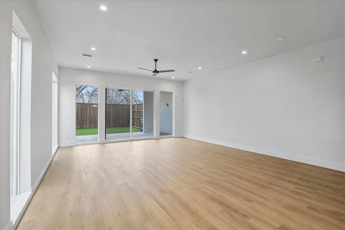 Single Family Residence For Rent in Dallas County , 2413 Crossman Avenue, Dallas, Texas 75212, 3 Bedroom, 3 Bathroom, 2 Garage spaces, 2,129 Sqft, built in 2021, mls#21385314, Real Estate Agent in Dallas, Homes For Rent in Dallas county, Homes For Rent in Dallas, Realtor in Dallas Texas, Real Estate Brokerage Independent Realty Texas, Luminita Cordes Realtor