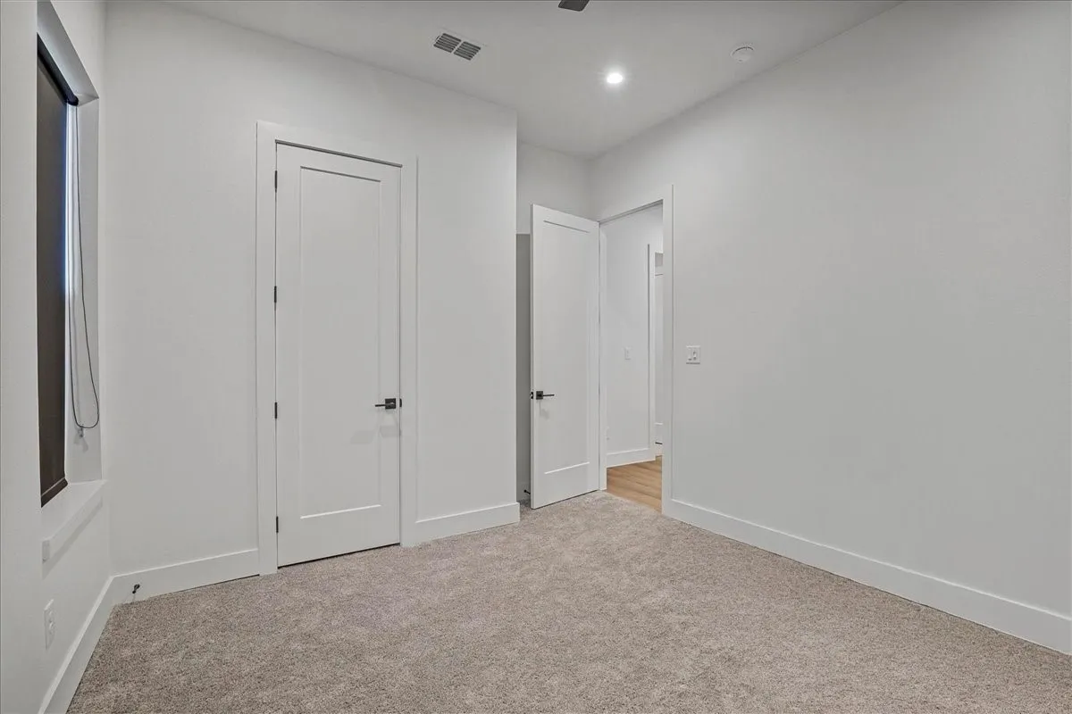 Single Family Residence For Rent in Dallas County , 2413 Crossman Avenue, Dallas, Texas 75212, 3 Bedroom, 3 Bathroom, 2 Garage spaces, 2,129 Sqft, built in 2021, mls#21385314, Real Estate Agent in Dallas, Homes For Rent in Dallas county, Homes For Rent in Dallas, Realtor in Dallas Texas, Real Estate Brokerage Independent Realty Texas, Luminita Cordes Realtor