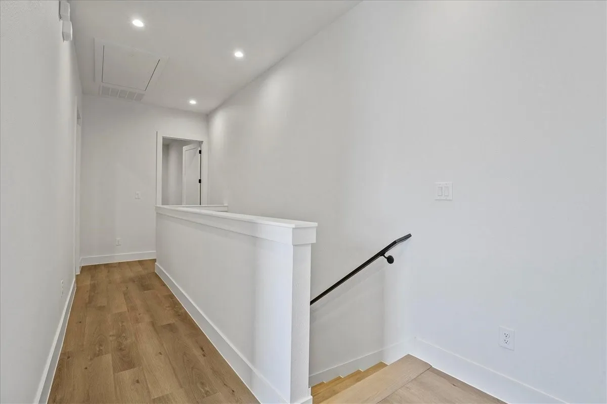 Single Family Residence For Rent in Dallas County , 2413 Crossman Avenue, Dallas, Texas 75212, 3 Bedroom, 3 Bathroom, 2 Garage spaces, 2,129 Sqft, built in 2021, mls#21385314, Real Estate Agent in Dallas, Homes For Rent in Dallas county, Homes For Rent in Dallas, Realtor in Dallas Texas, Real Estate Brokerage Independent Realty Texas, Luminita Cordes Realtor