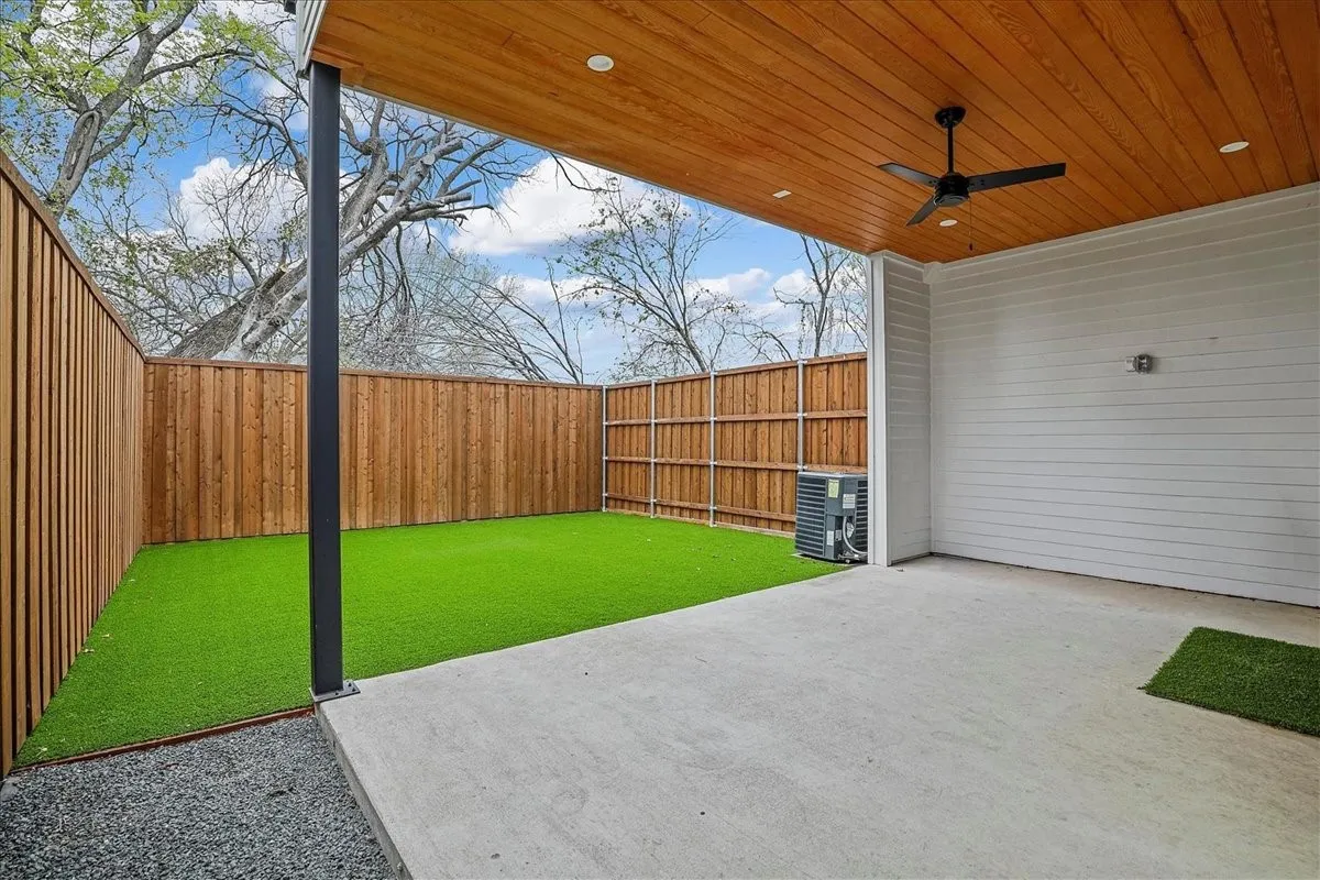 Single Family Residence For Rent in Dallas County , 2413 Crossman Avenue, Dallas, Texas 75212, 3 Bedroom, 3 Bathroom, 2 Garage spaces, 2,129 Sqft, built in 2021, mls#21385314, Real Estate Agent in Dallas, Homes For Rent in Dallas county, Homes For Rent in Dallas, Realtor in Dallas Texas, Real Estate Brokerage Independent Realty Texas, Luminita Cordes Realtor