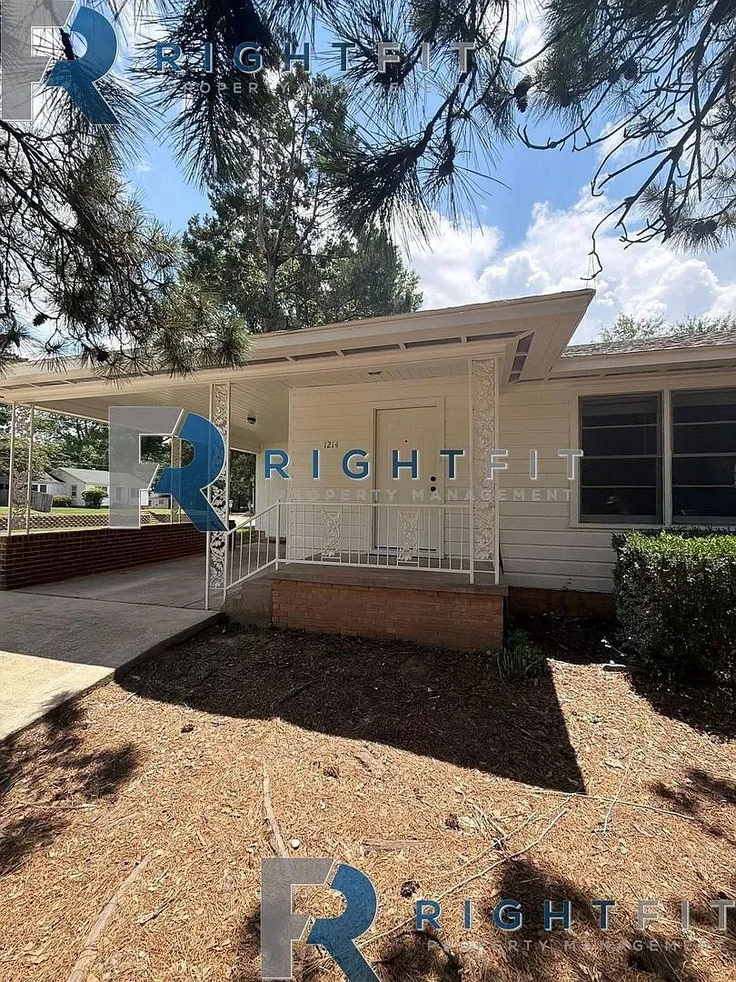 Single Family Residence For Sale in Bowie County , 1214 Mockingbird Lane, Texarkana, Texas 75501, 3 Bedroom, 2 Bathroom, Garage spaces, 1,610 Sqft, built in 0, mls#21386544, Real Estate Agent in Texarkana, Homes For Sale in Bowie county, Homes For Sale in Texarkana, Realtor in Texarkana Texas, Real Estate Brokerage Independent Realty Texas, Luminita Cordes Realtor