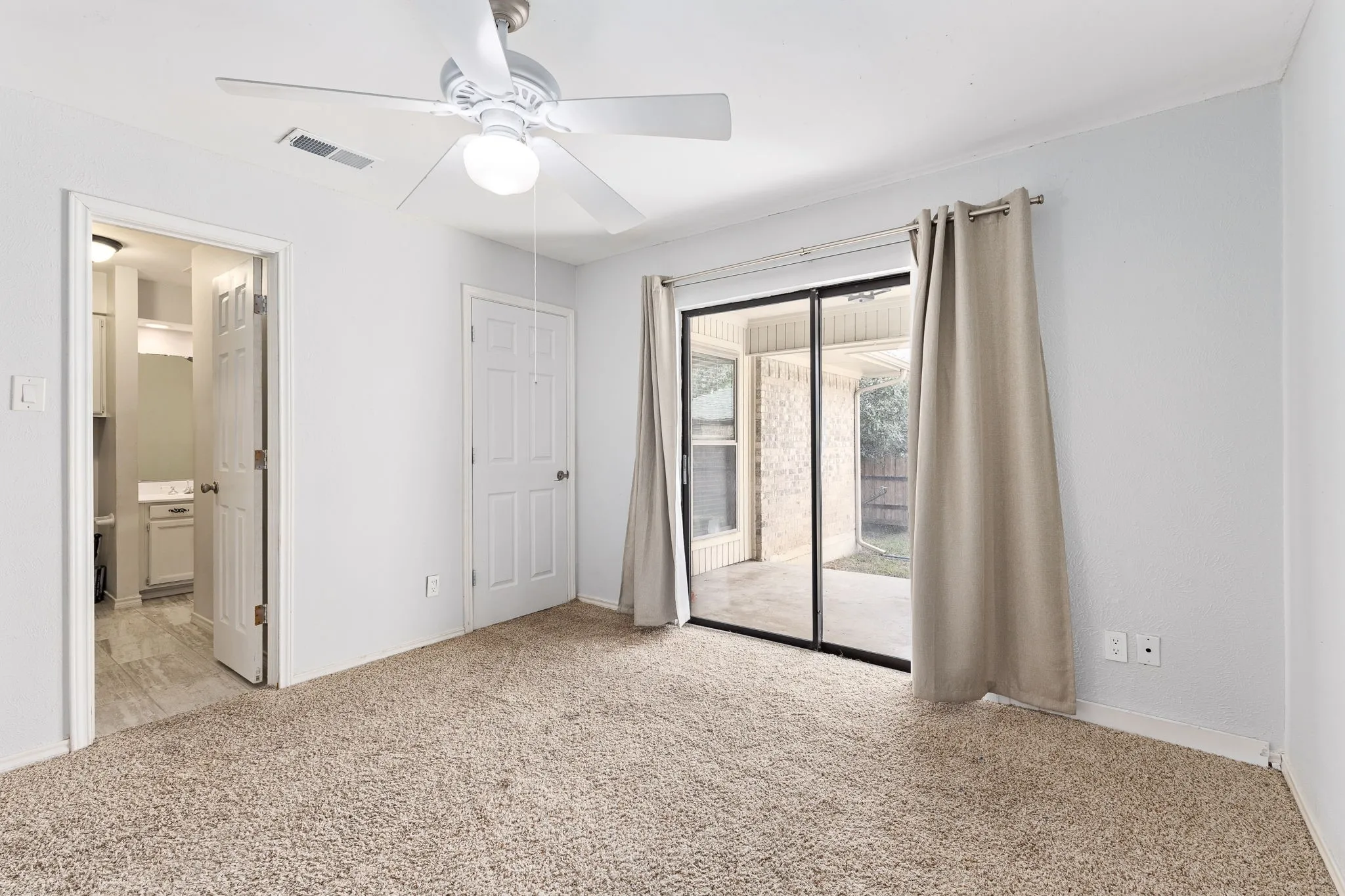 Duplex For Rent in Dallas County , 812 Saint Paul Court, Richardson, Texas 75080, 3 Bedroom, 2 Bathroom, 2 Garage spaces, 1,579 Sqft, built in 1980, mls#21385493, Real Estate Agent in Richardson, Homes For Rent in Dallas county, Homes For Rent in Richardson, Realtor in Richardson Texas, Real Estate Brokerage Independent Realty Texas, Luminita Cordes Realtor